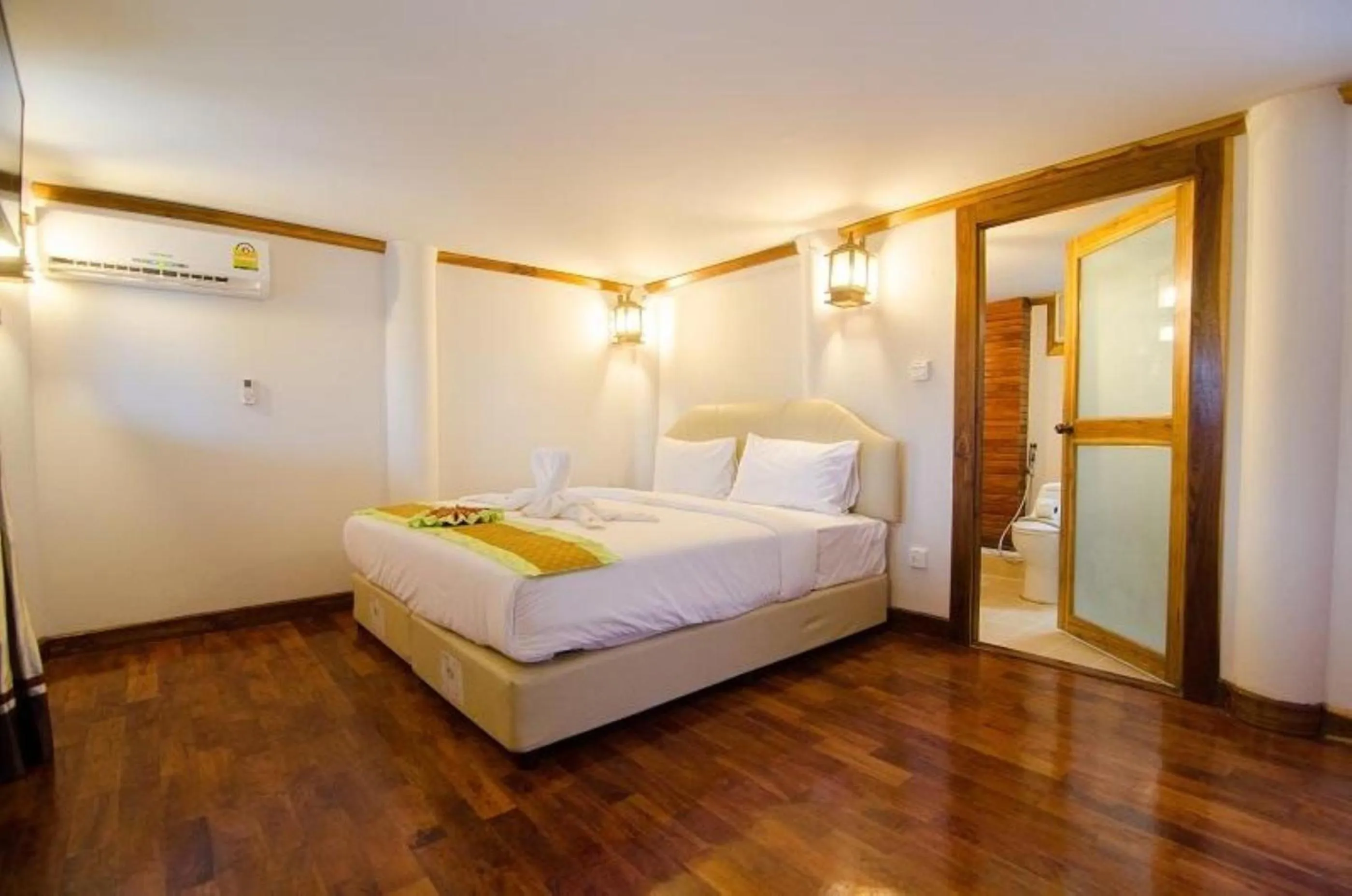 Photo of the whole room, Bed in Phi Phi The Beach Resort