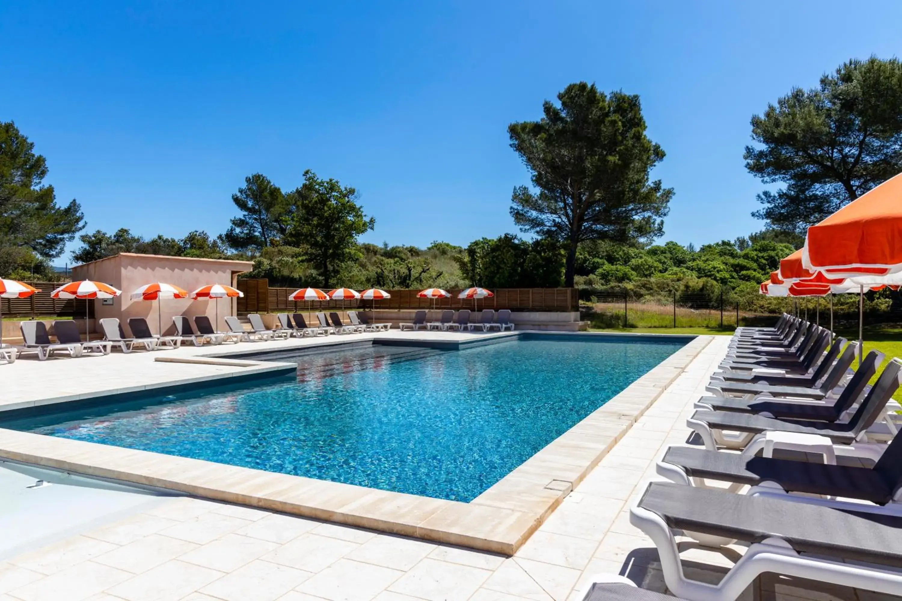 Swimming Pool in Grand Prix Hôtel & Restaurant