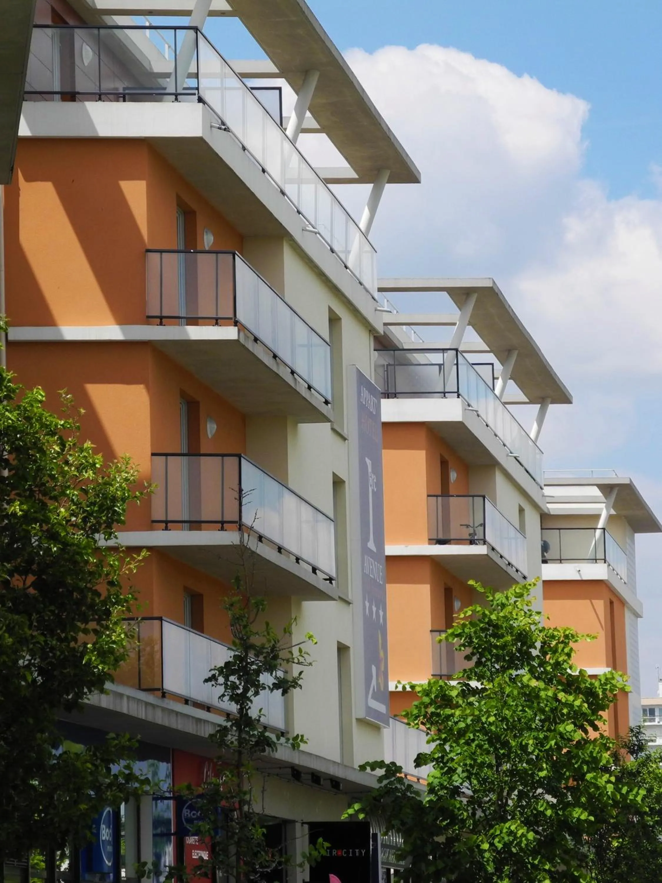 Facade/entrance in Villa Val Senart 1ere Avenue