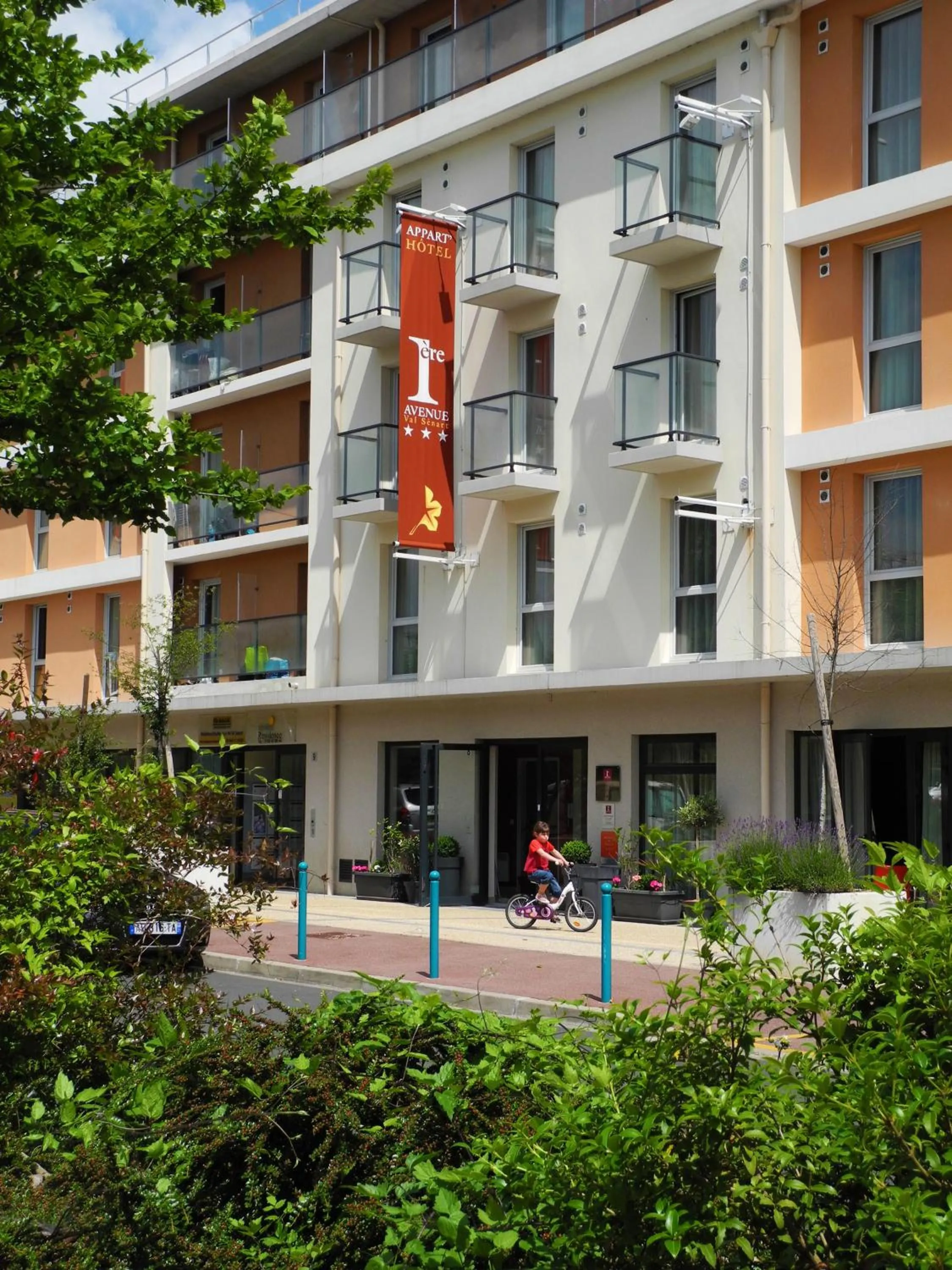 Facade/entrance in Villa Val Senart 1ere Avenue