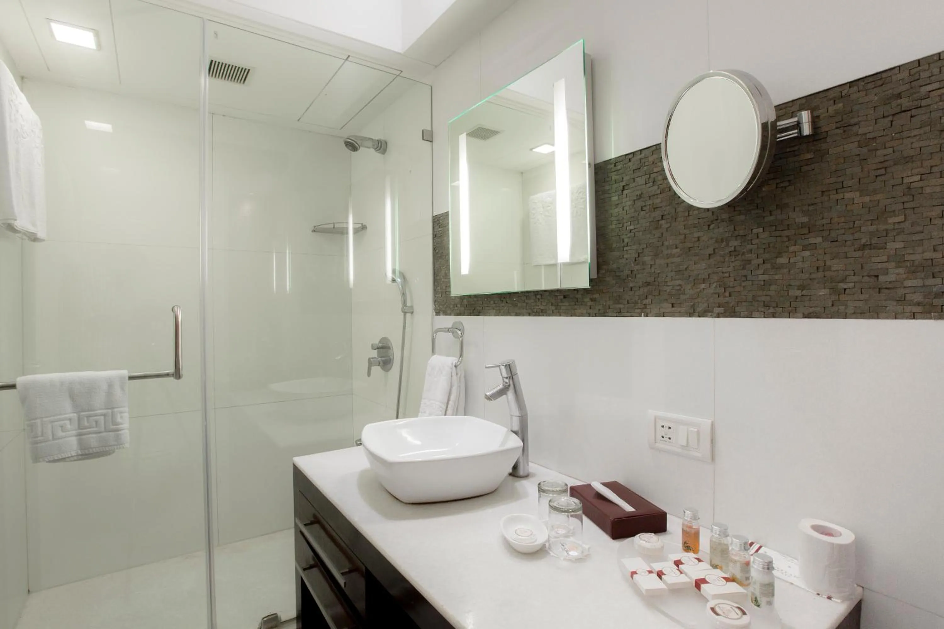 Bathroom in Sun-n-Sand Mumbai Juhu Beach