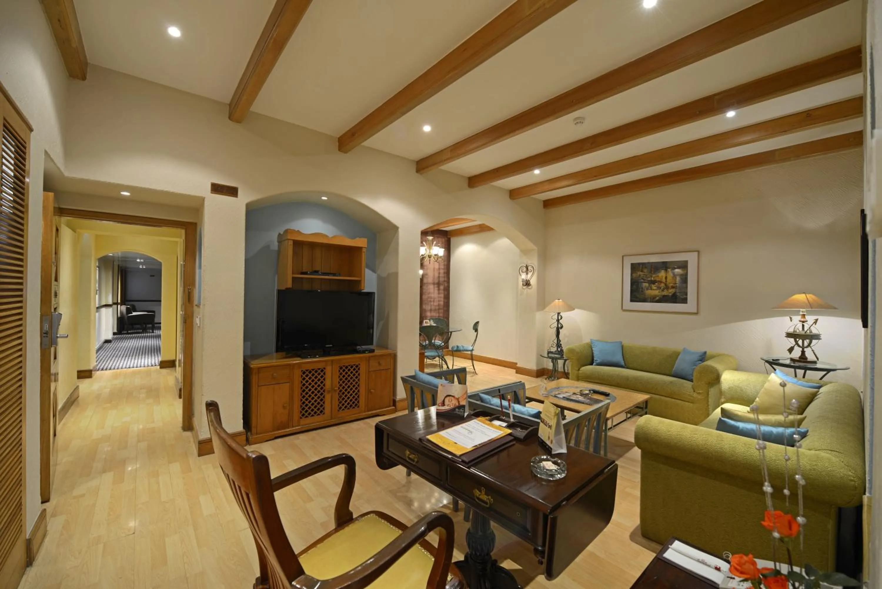 Living room in Sun-n-Sand Mumbai Juhu Beach