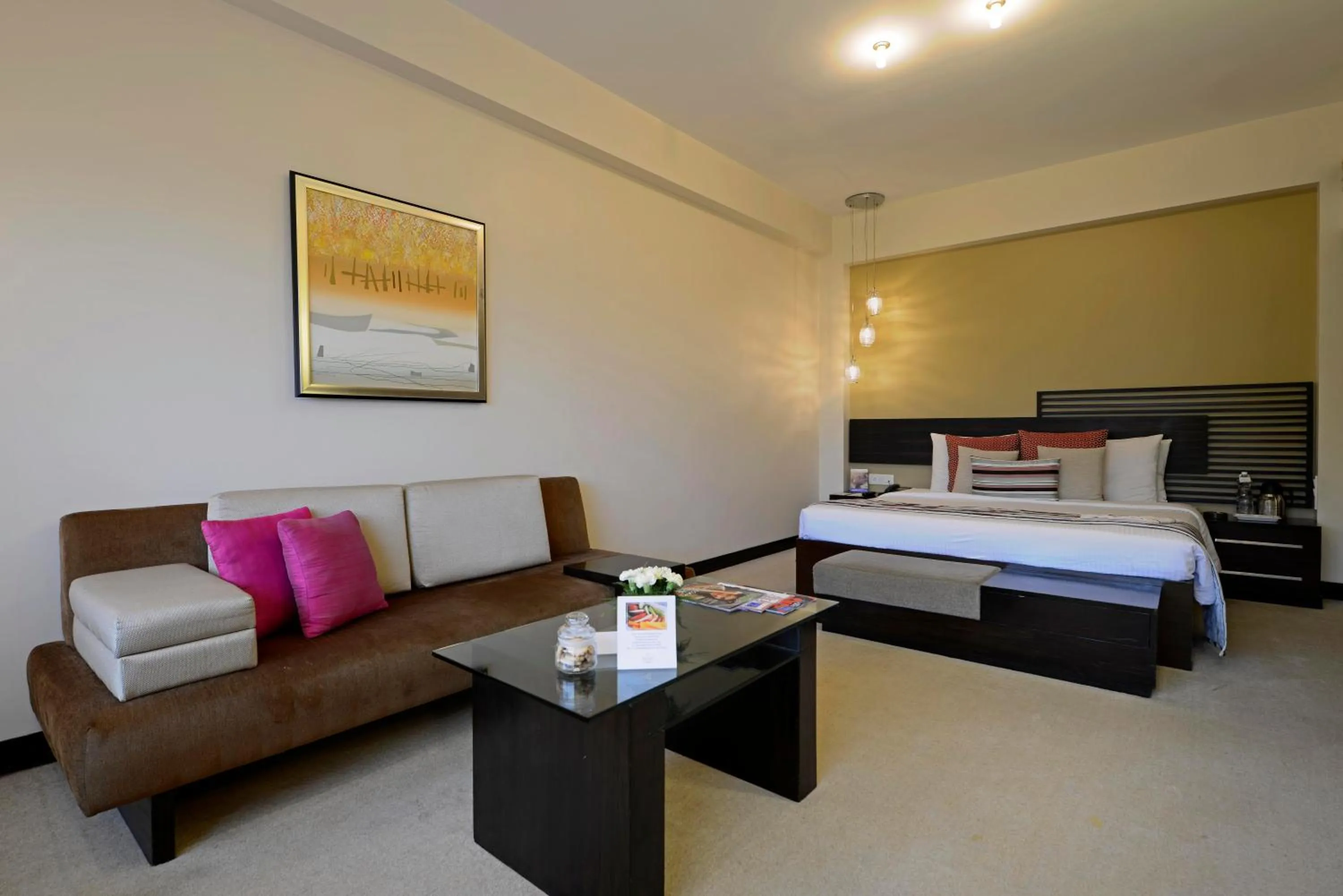 Photo of the whole room, Bed in Sun-n-Sand Mumbai Juhu Beach