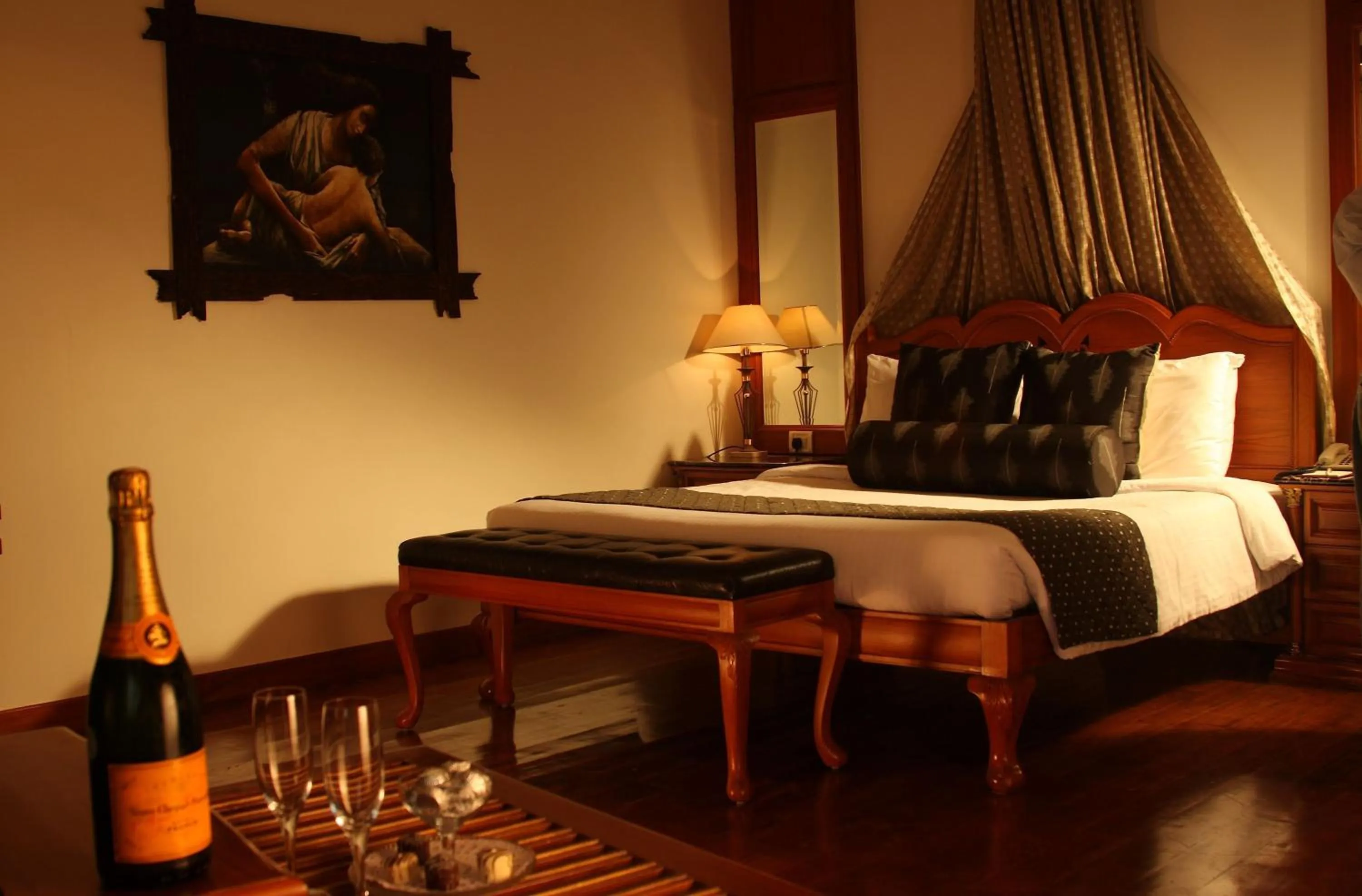 Alcoholic drinks, Bed in Sun-n-Sand Mumbai Juhu Beach