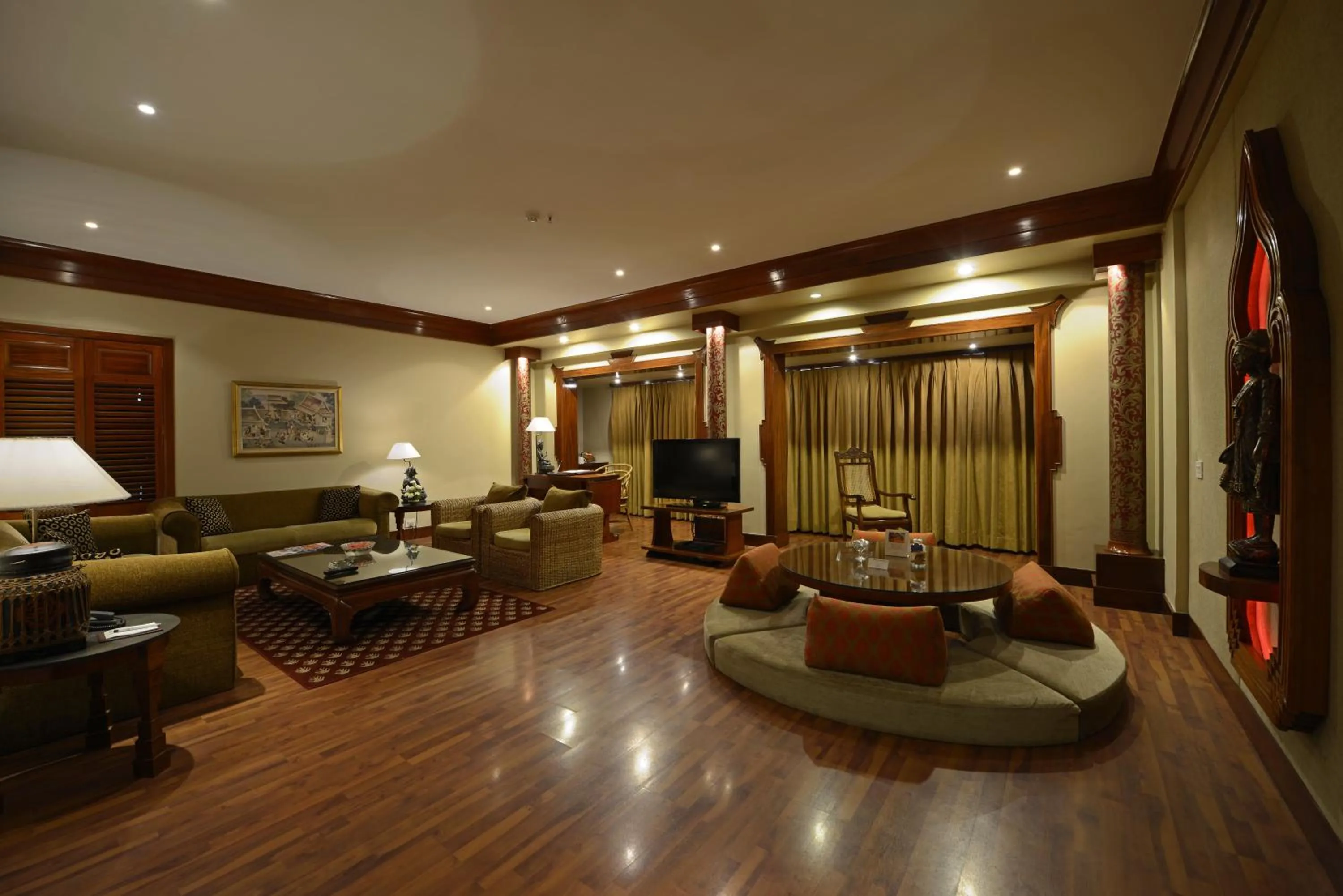 Living room in Sun-n-Sand Mumbai Juhu Beach