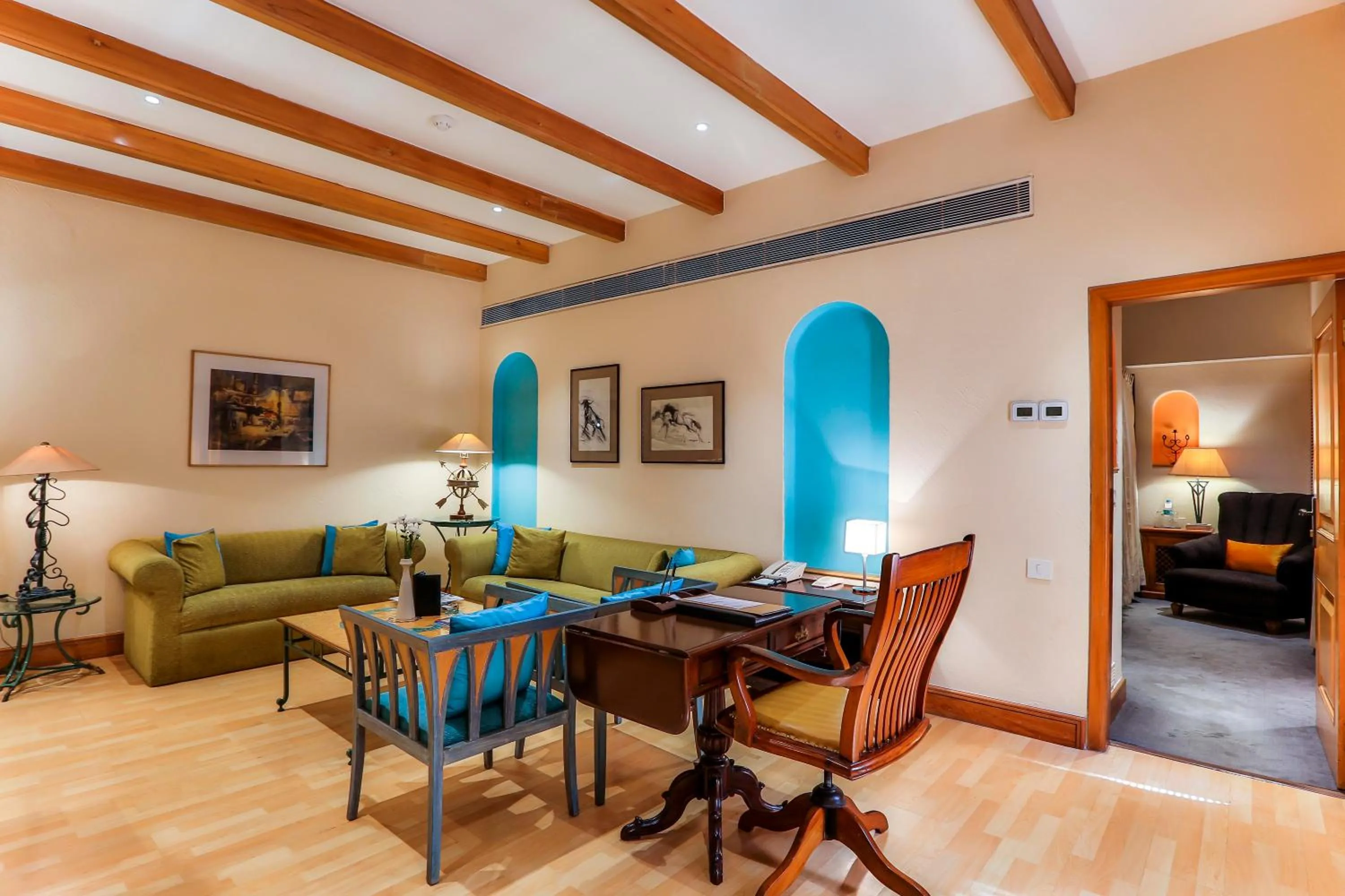 Dining area in Sun-n-Sand Mumbai Juhu Beach