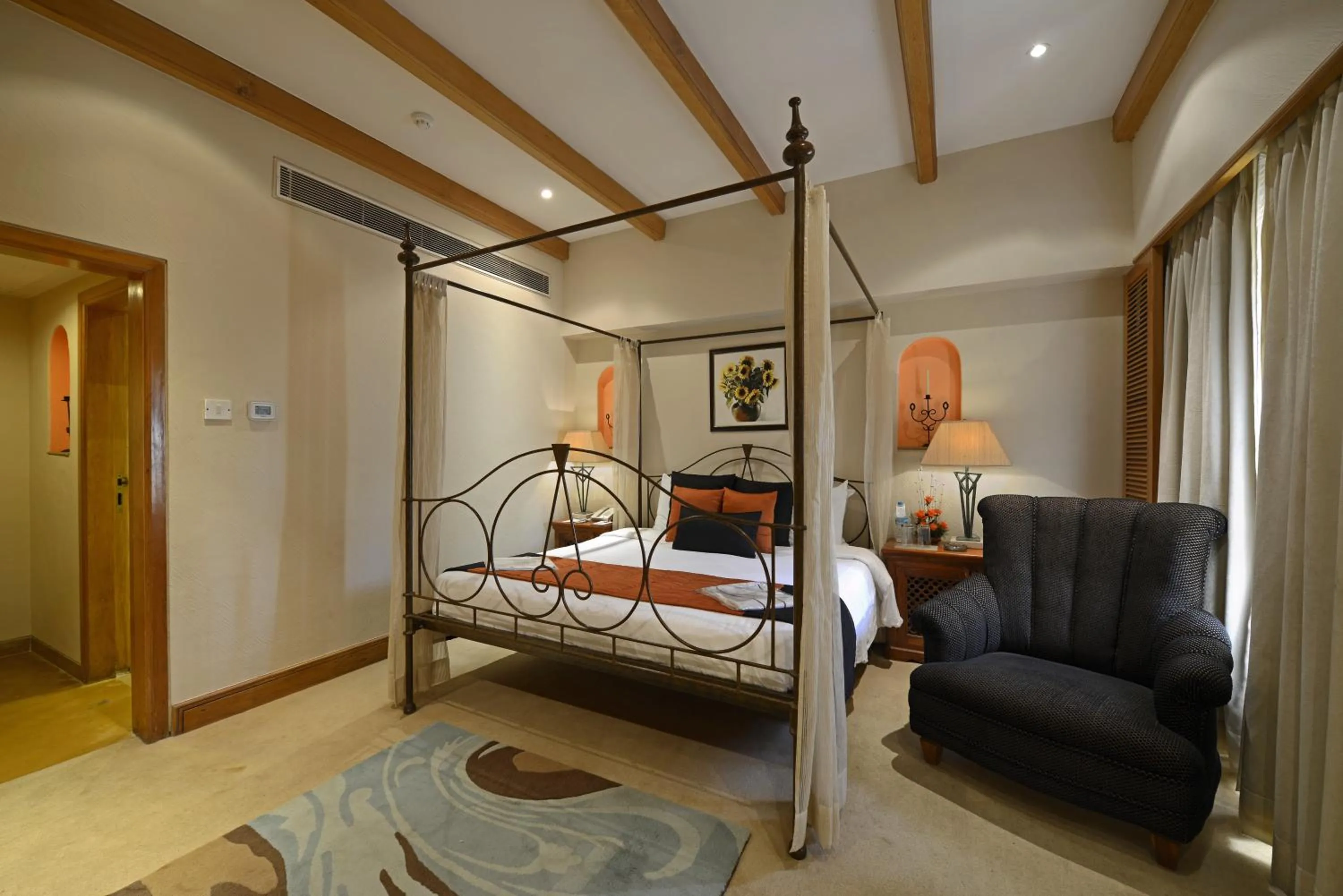 Bed in Sun-n-Sand Mumbai Juhu Beach