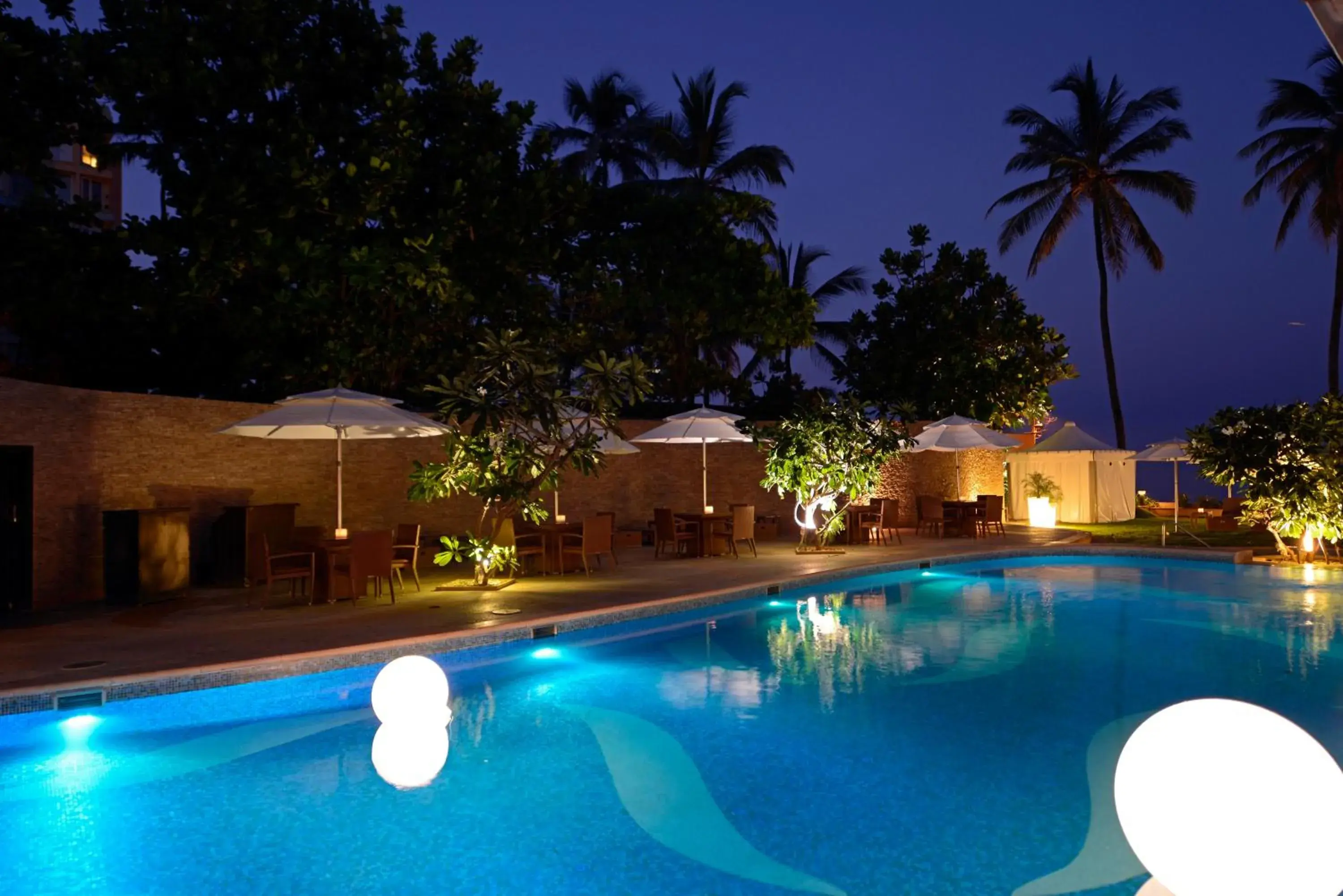 Swimming pool in Sun-n-Sand Mumbai Juhu Beach Swimming pool in Sun-n-Sand Mumbai Juhu Beach
