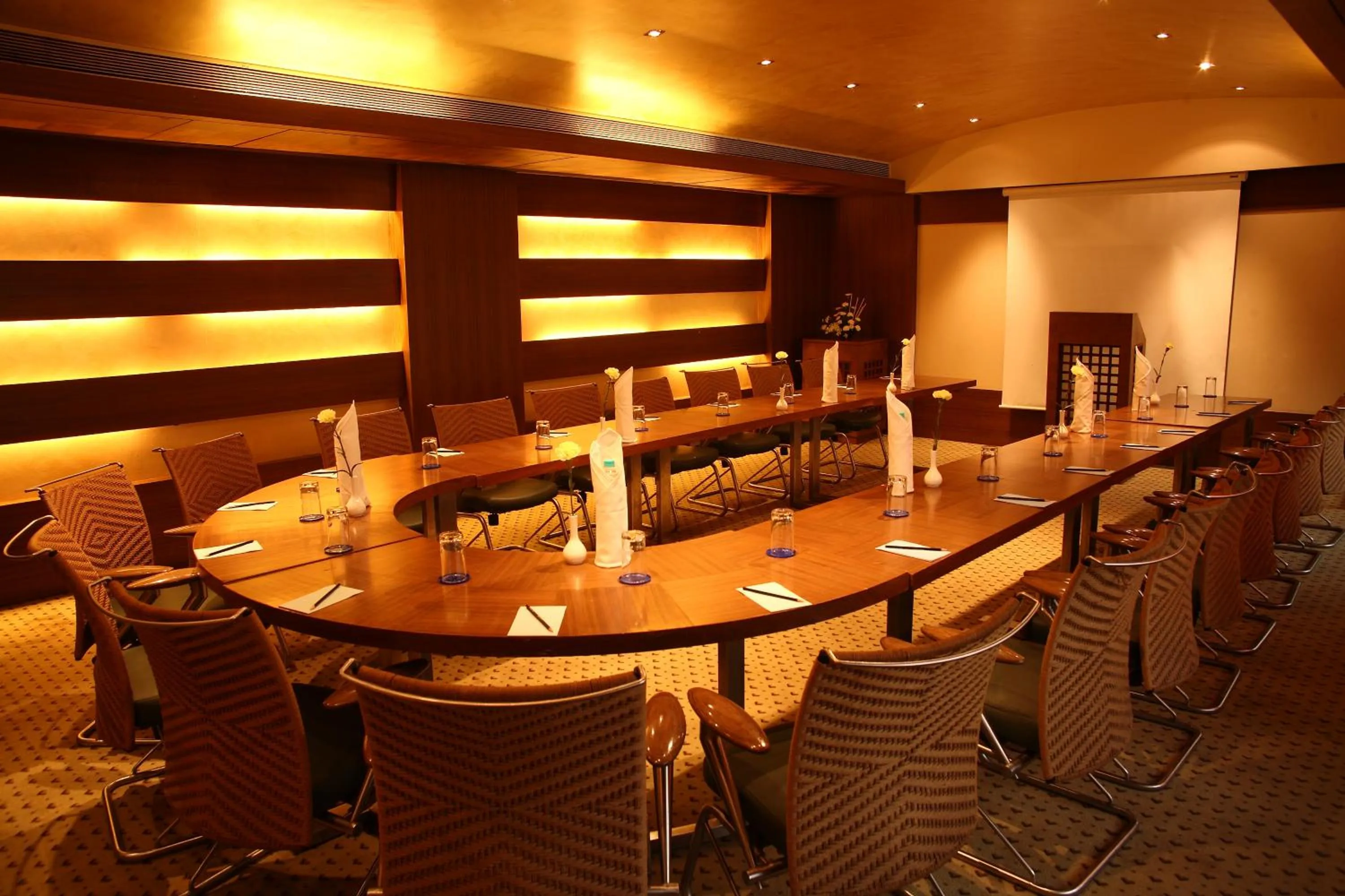 Business facilities in Sun-n-Sand Mumbai Juhu Beach