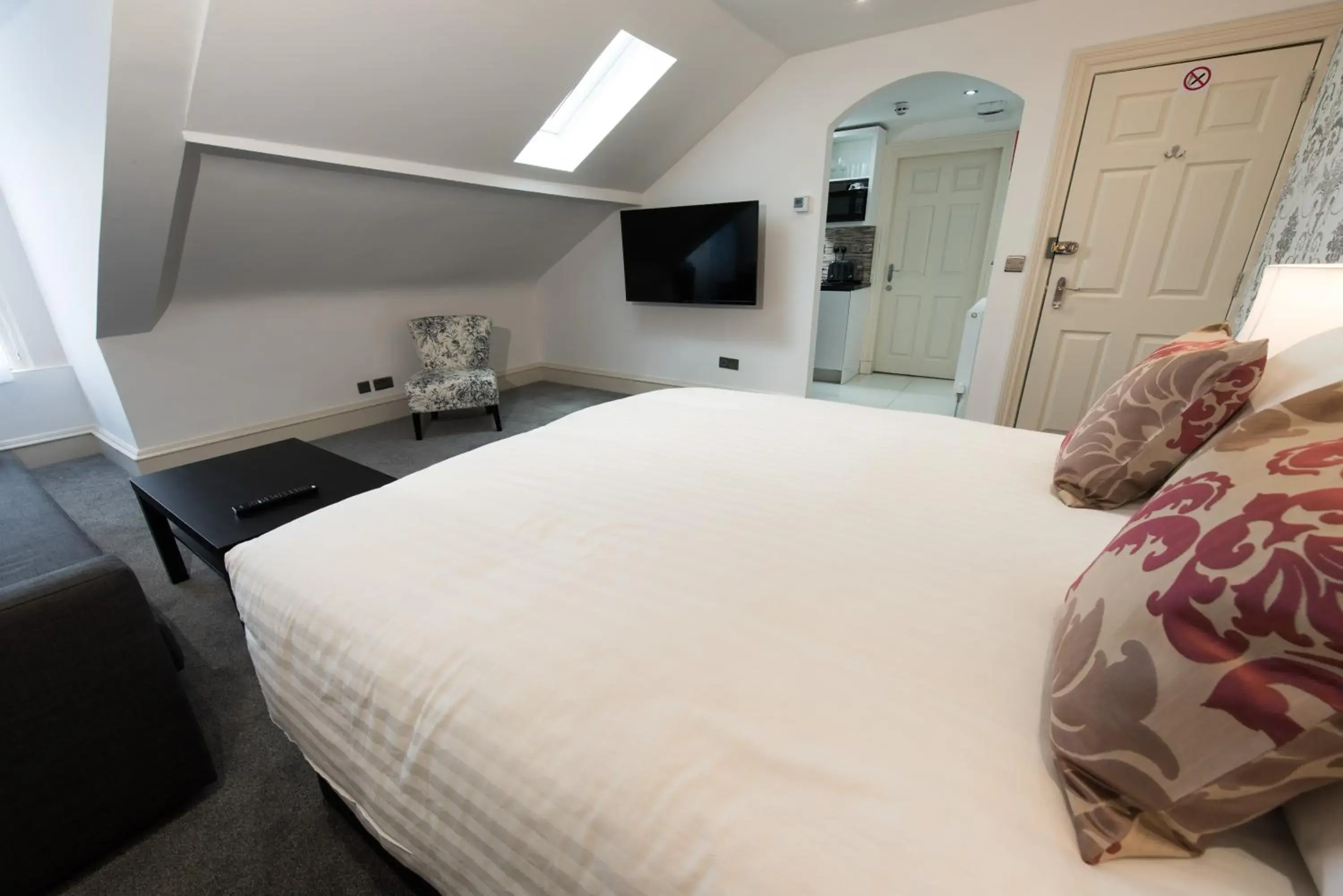 Luxury Suite with Bathtub in Royal Princes Suites Luxury Suite with Bathtub in Royal Princes Suites