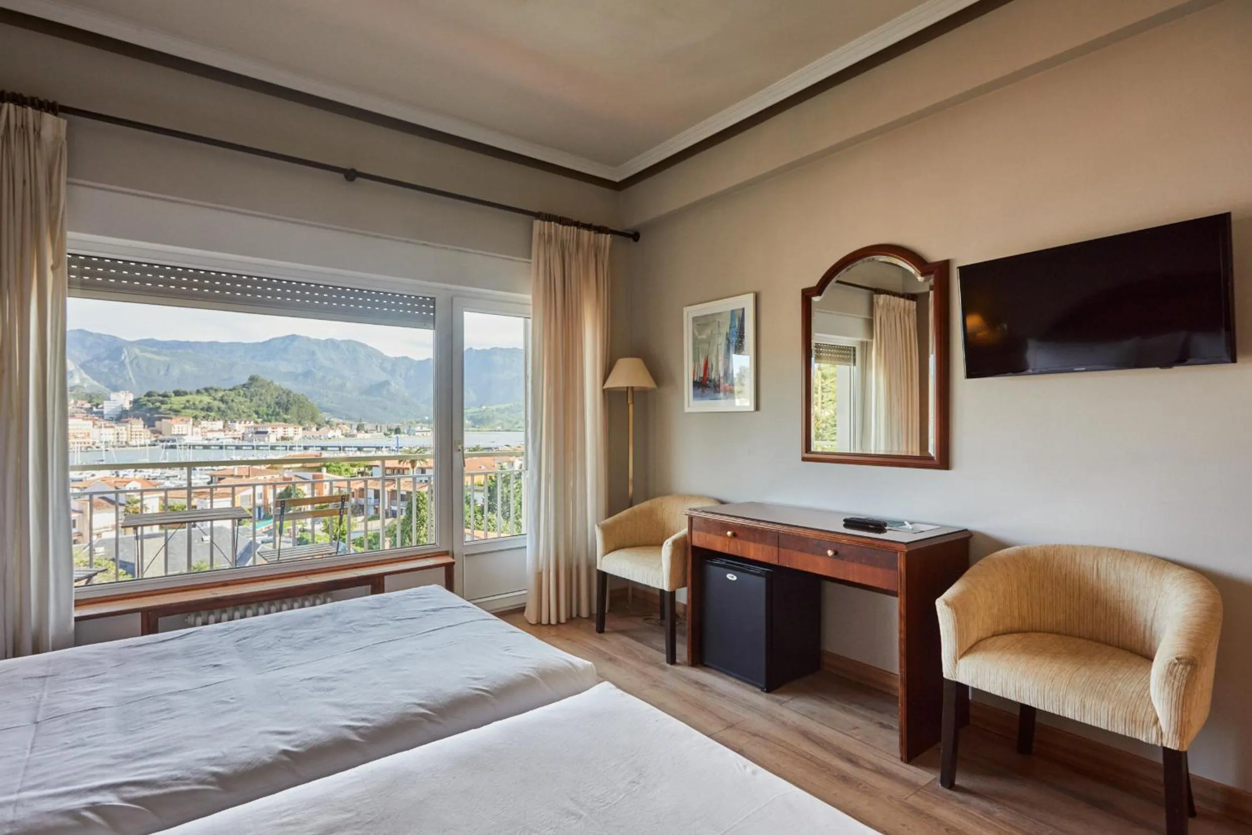 Bed in Silken Gran Hotel del Sella