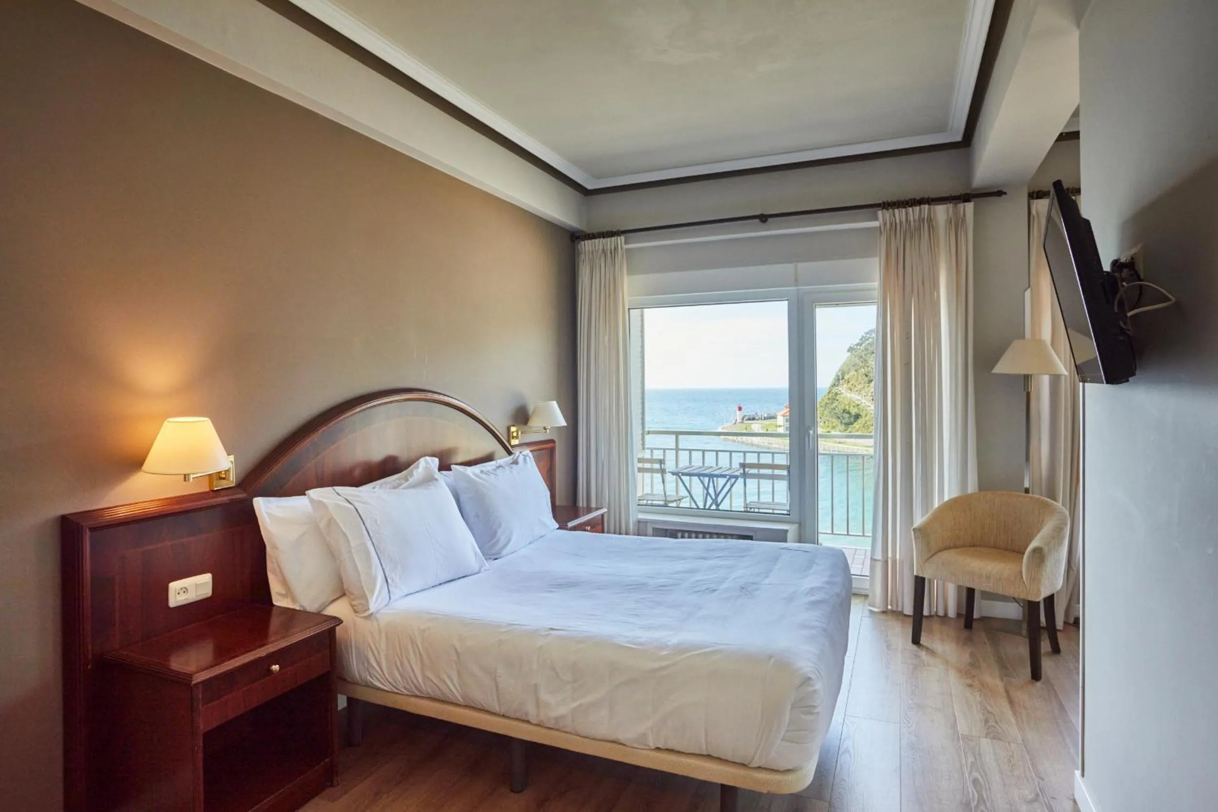 Bed in Silken Gran Hotel del Sella