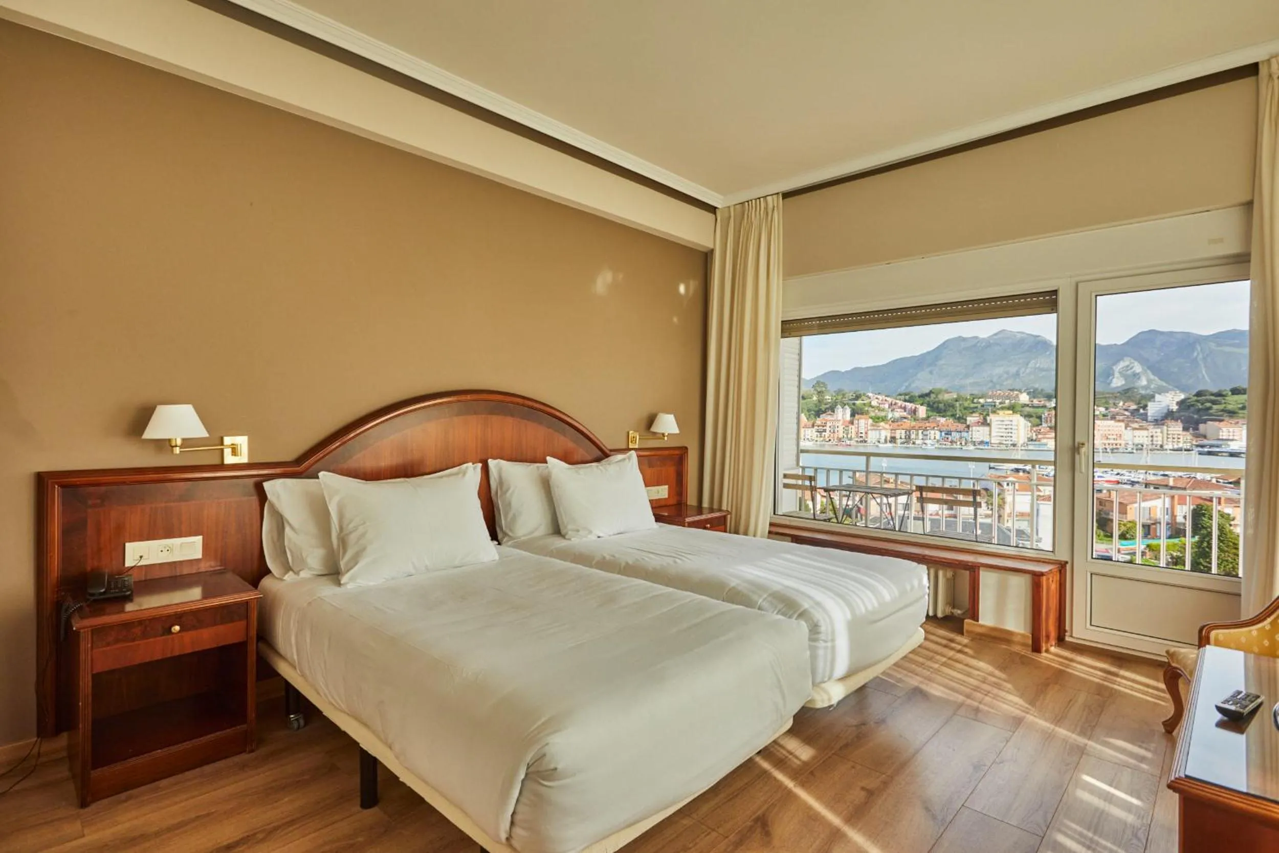 Bed in Silken Gran Hotel del Sella