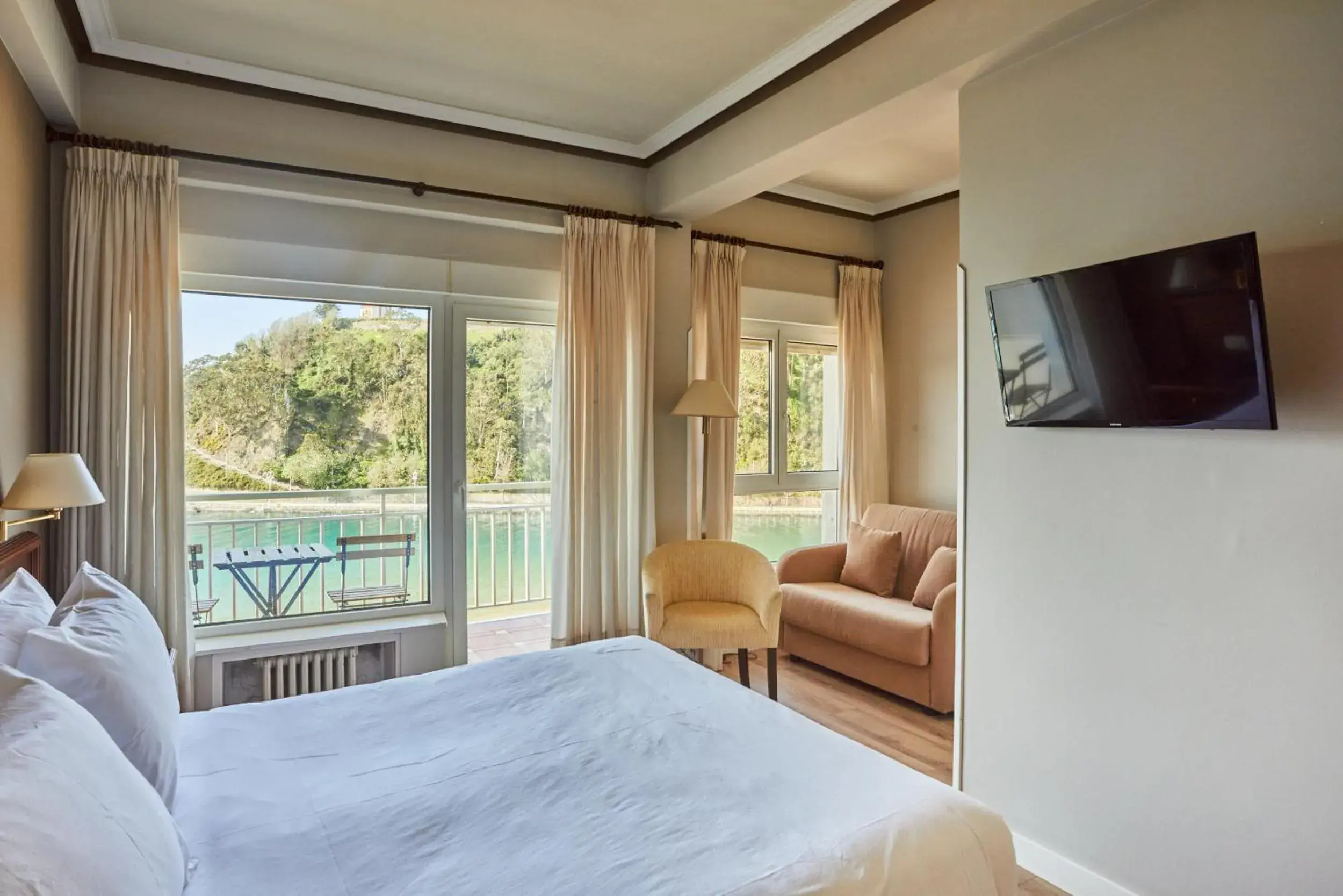 Superior Room with Balcony and Sea View in Silken Gran Hotel del Sella Superior Room with Balcony and Sea View in Silken Gran Hotel del Sella