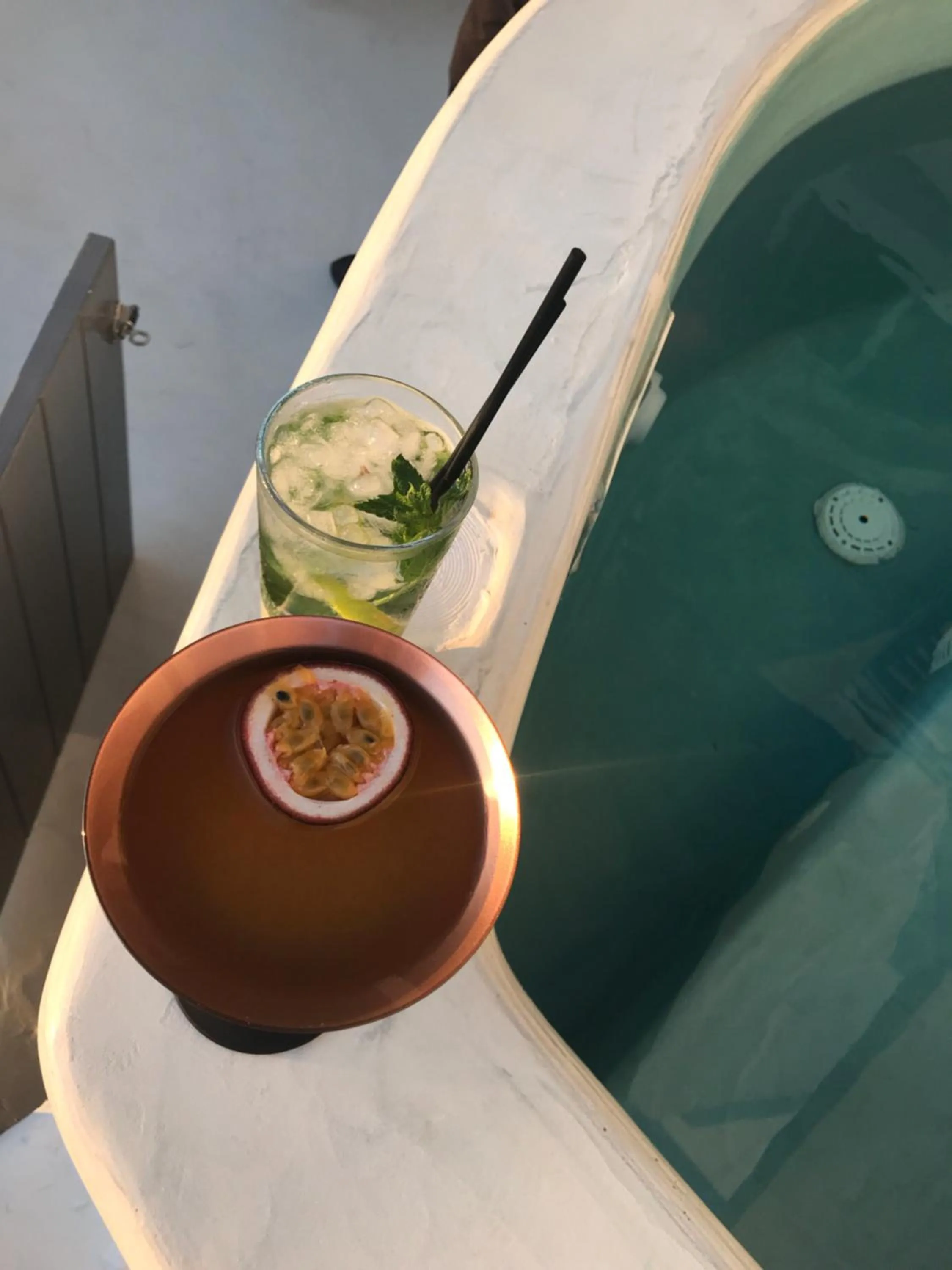 Drinks in Pearl on the Cliff Hotel & Suites by Pearl Hotel Collection