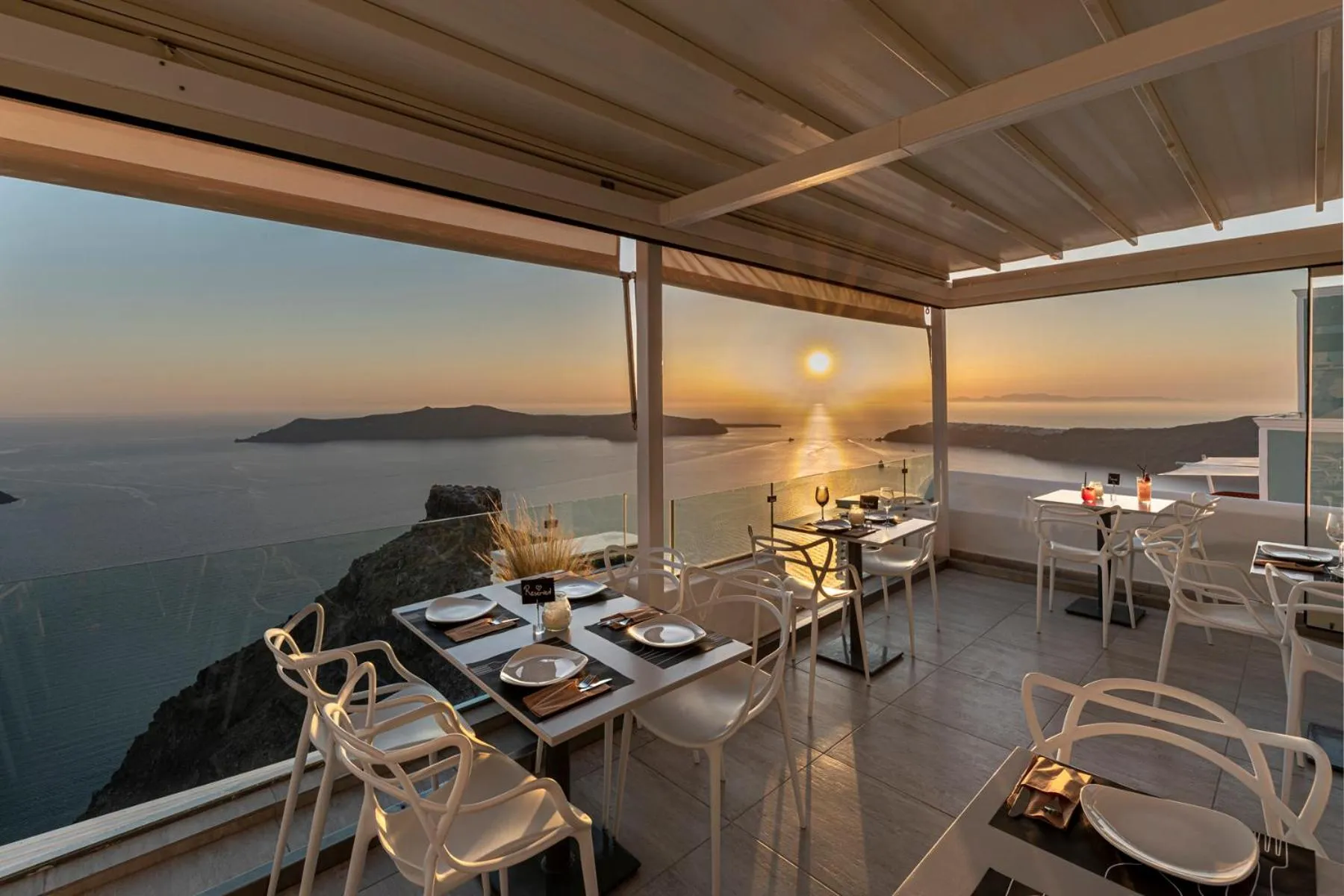 Restaurant/places to eat in Pearl on the Cliff Hotel & Suites by Pearl Hotel Collection