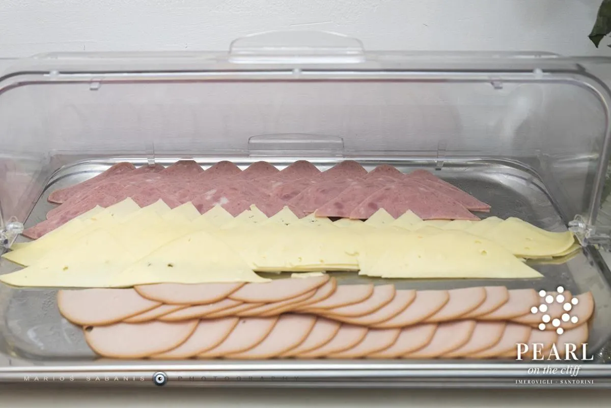 Buffet breakfast in Pearl on the Cliff Hotel & Suites by Pearl Hotel Collection