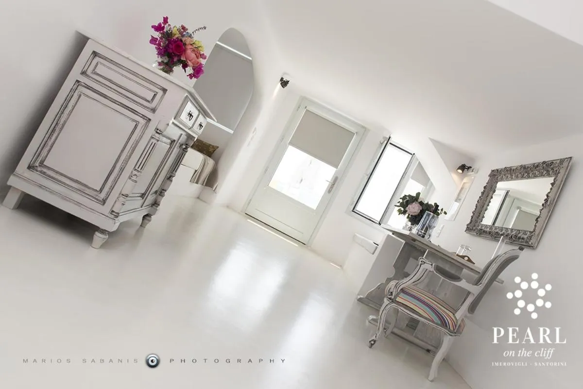 Living room in Pearl on the Cliff Hotel & Suites by Pearl Hotel Collection