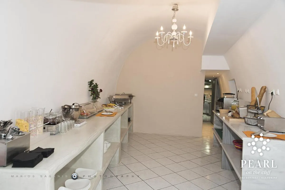 Buffet breakfast in Pearl on the Cliff Hotel & Suites by Pearl Hotel Collection