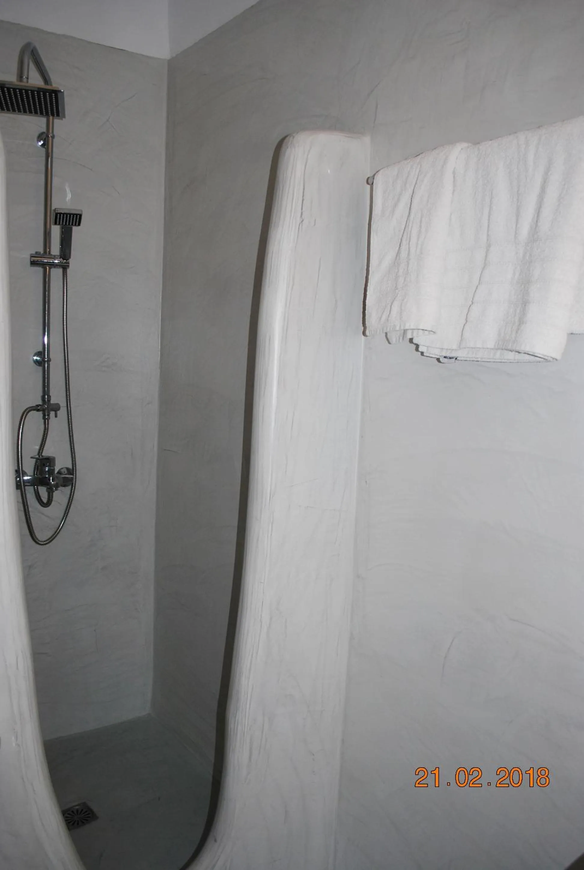Shower in Pearl on the Cliff Hotel & Suites by Pearl Hotel Collection