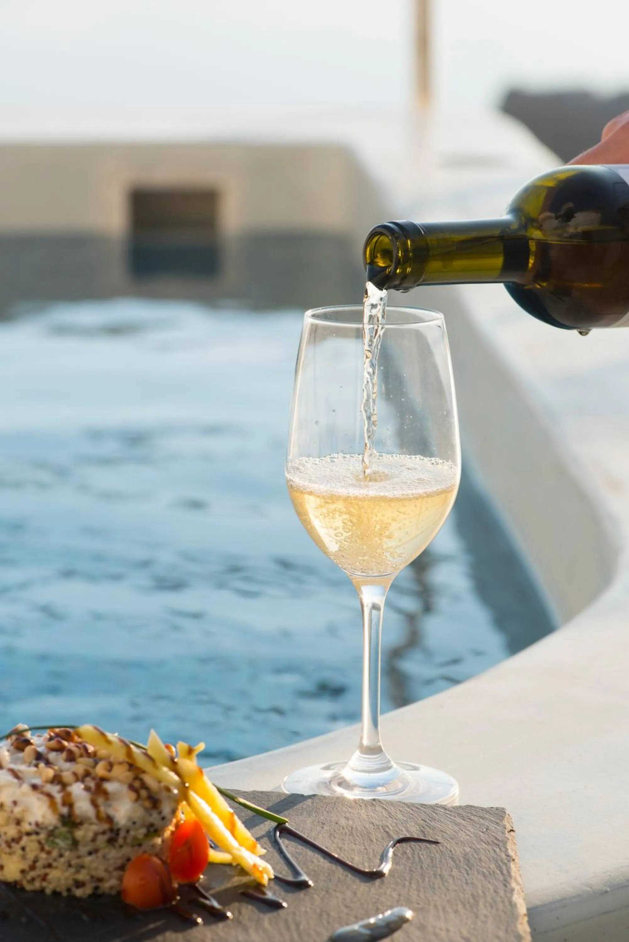 Food and drinks in Pearl on the Cliff Hotel & Suites by Pearl Hotel Collection