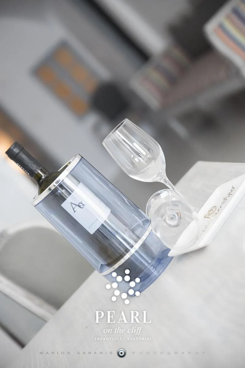 Drinks in Pearl on the Cliff Hotel & Suites by Pearl Hotel Collection