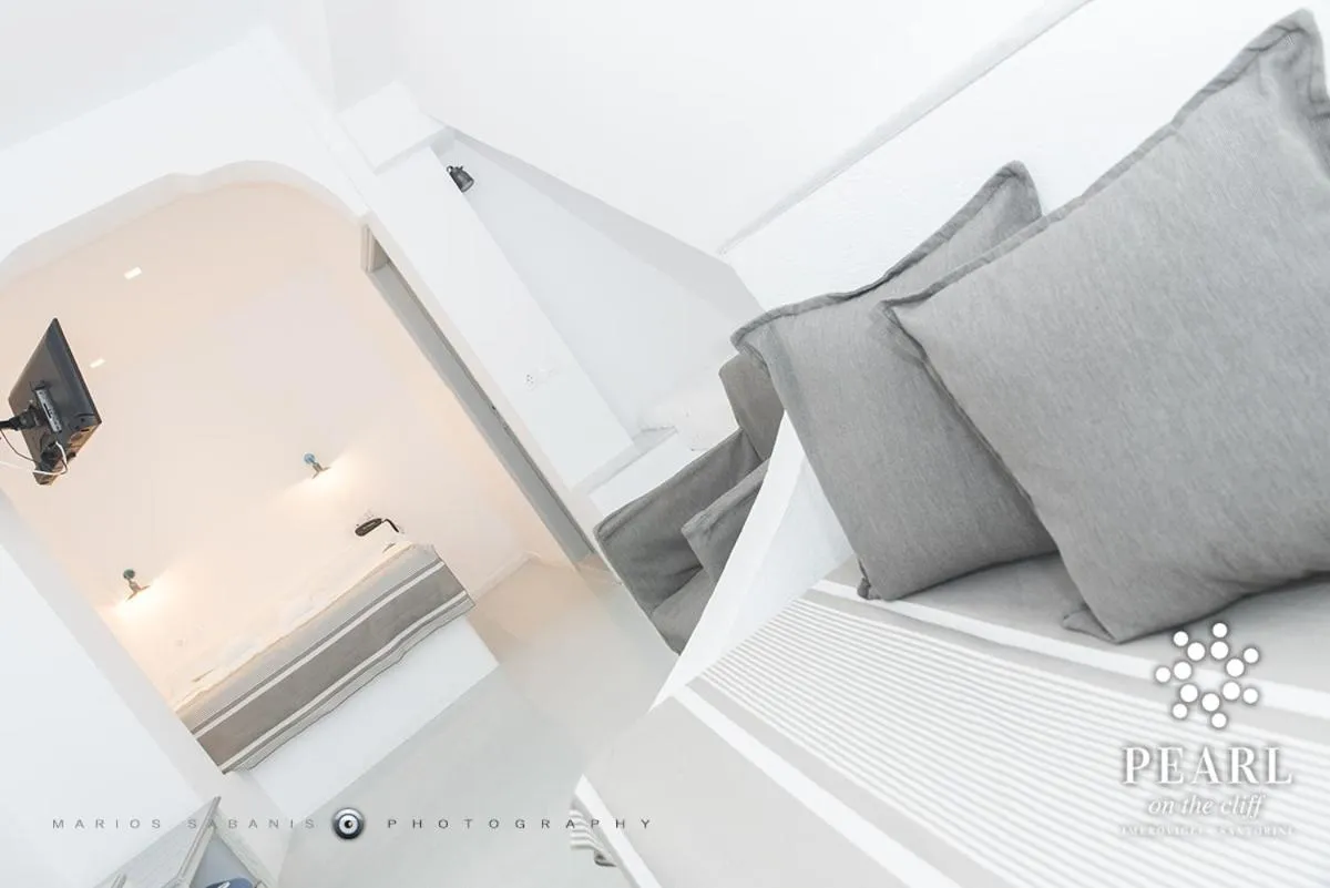 Living room in Pearl on the Cliff Hotel & Suites by Pearl Hotel Collection