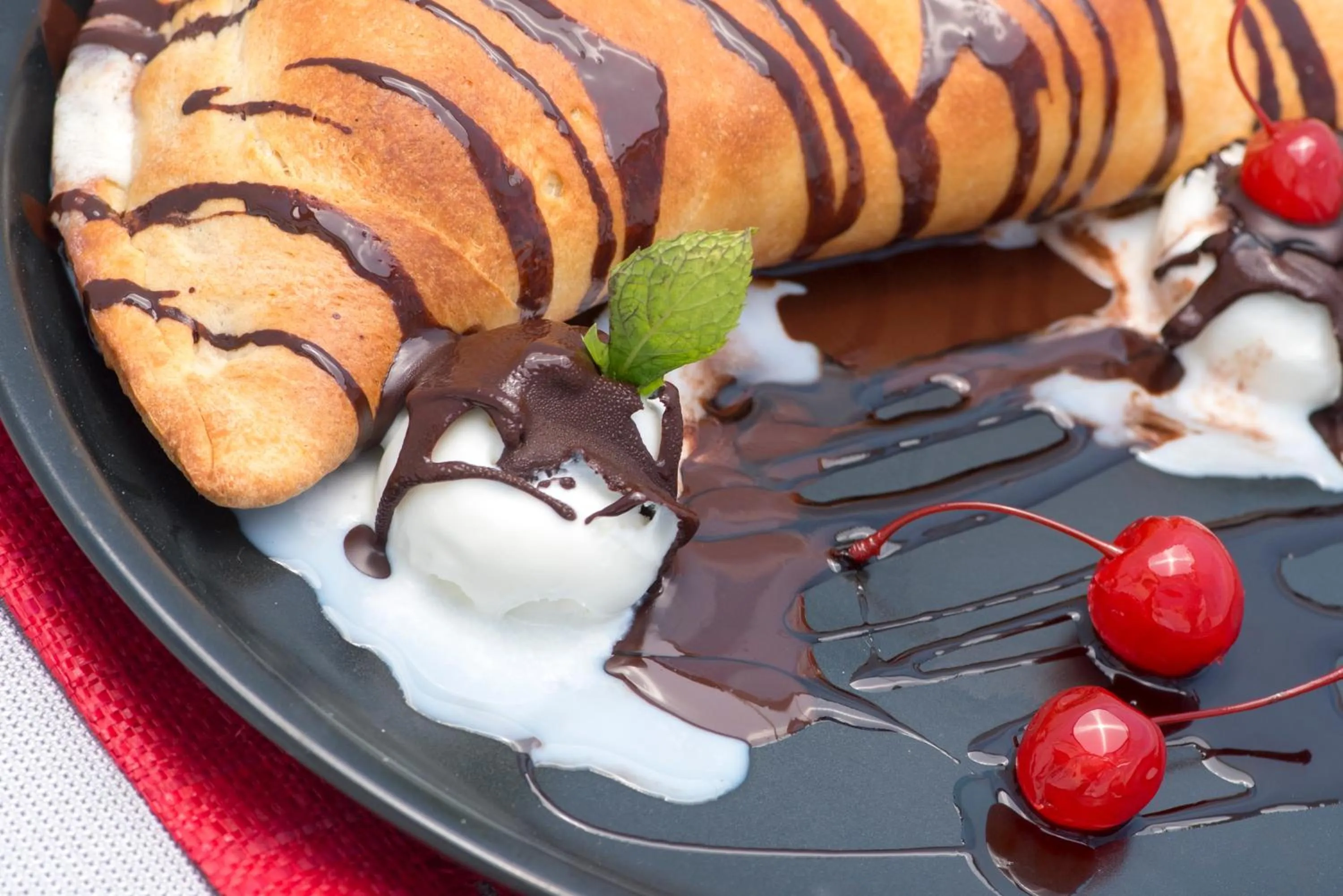 Food and drinks in Pearl on the Cliff Hotel & Suites by Pearl Hotel Collection