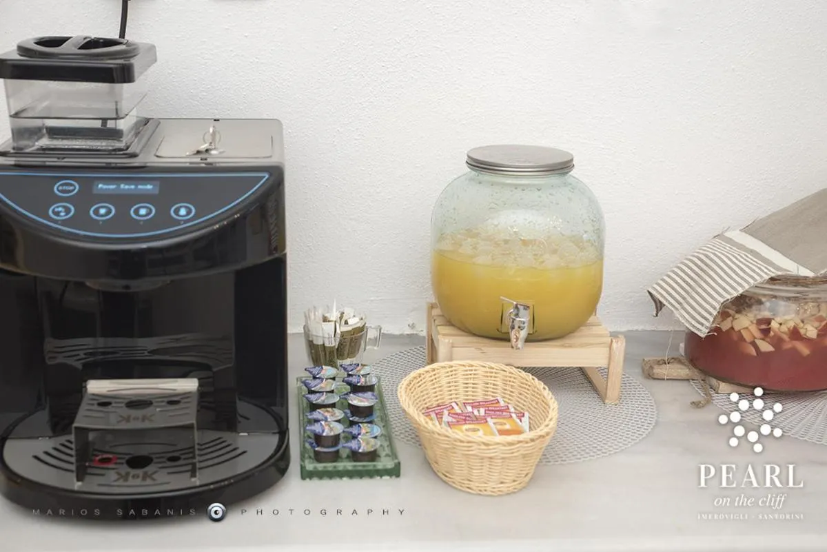 Buffet breakfast in Pearl on the Cliff Hotel & Suites by Pearl Hotel Collection