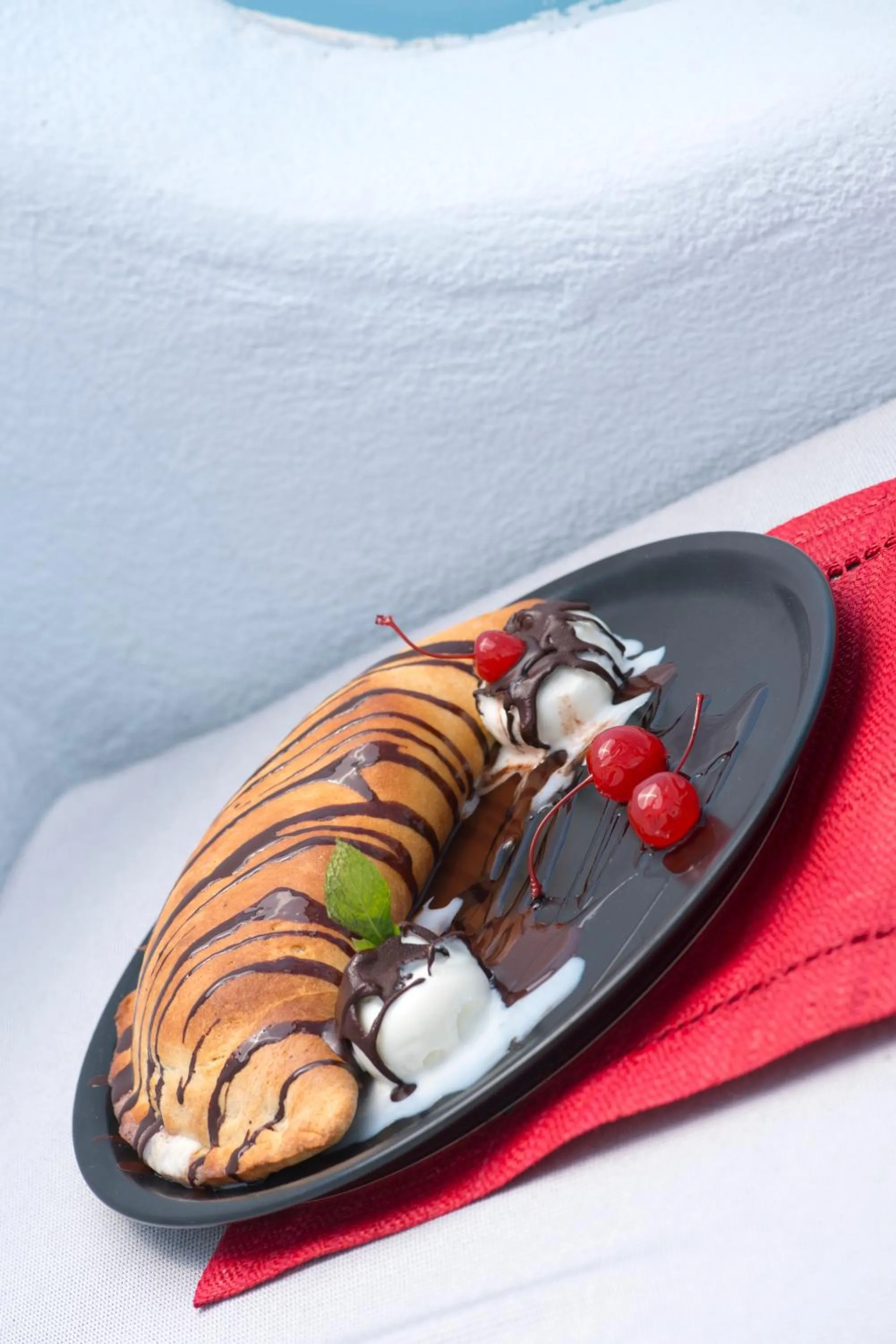 Food and drinks in Pearl on the Cliff Hotel & Suites by Pearl Hotel Collection