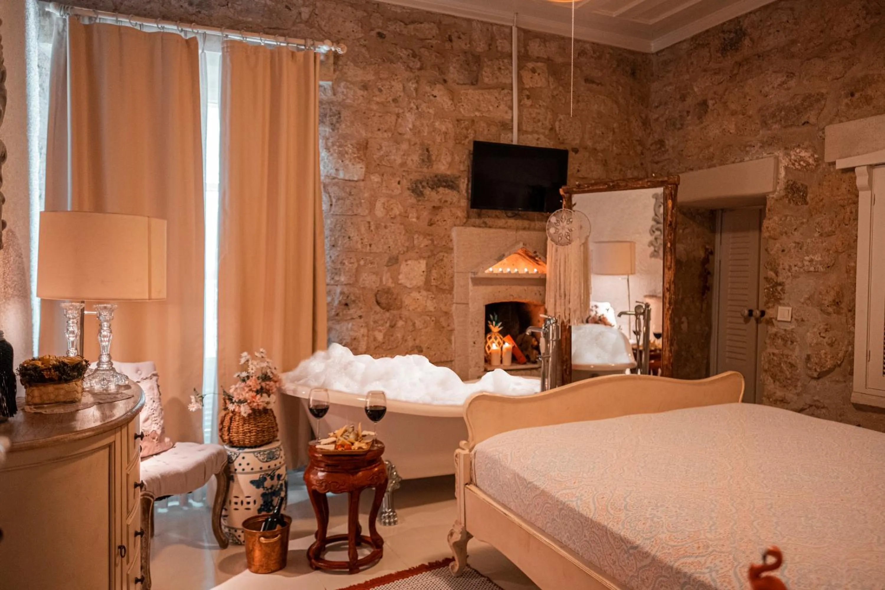 Seating area, Bed in Hoşça kal Alaçatı