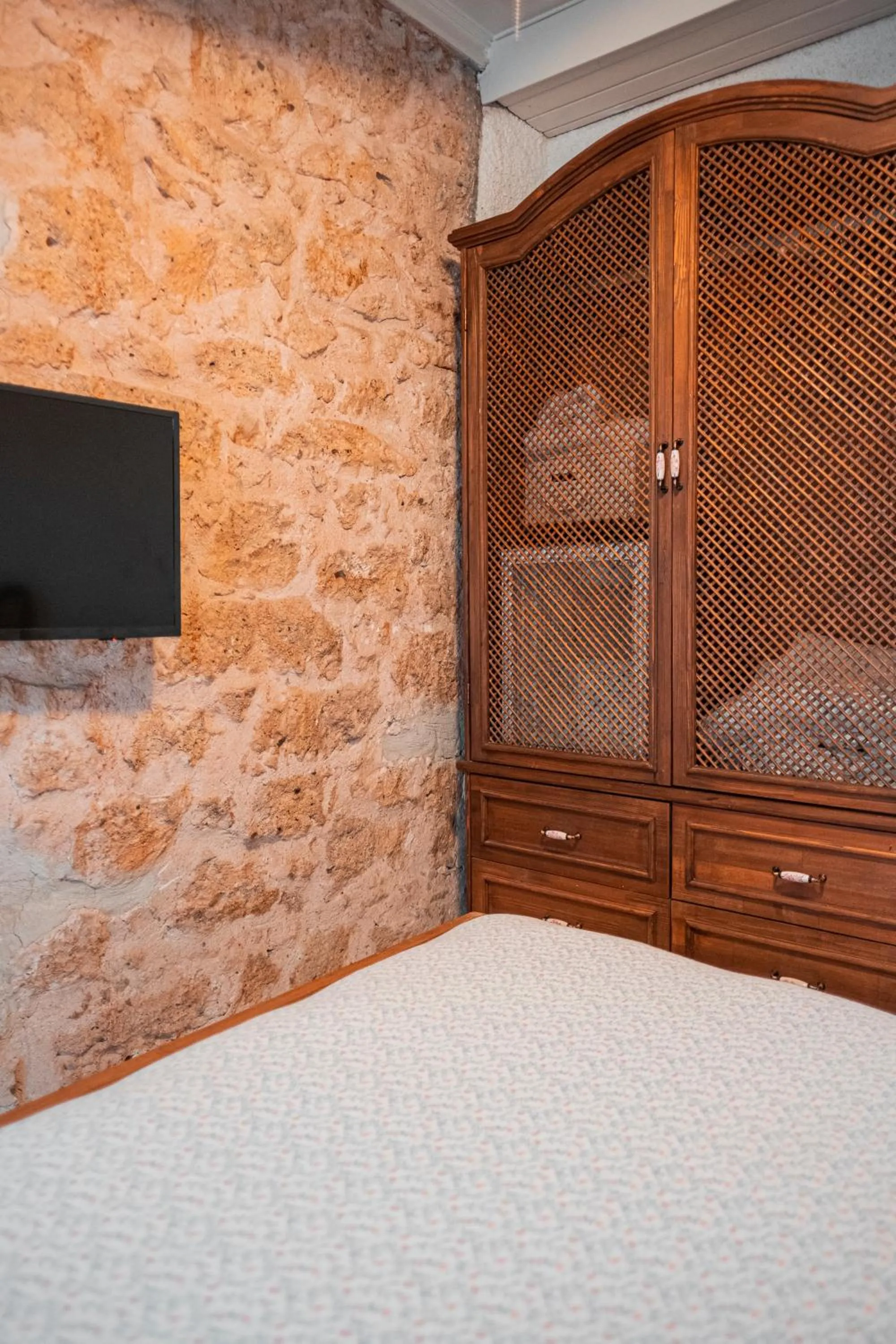 wardrobe, Bed in Hoşça kal Alaçatı