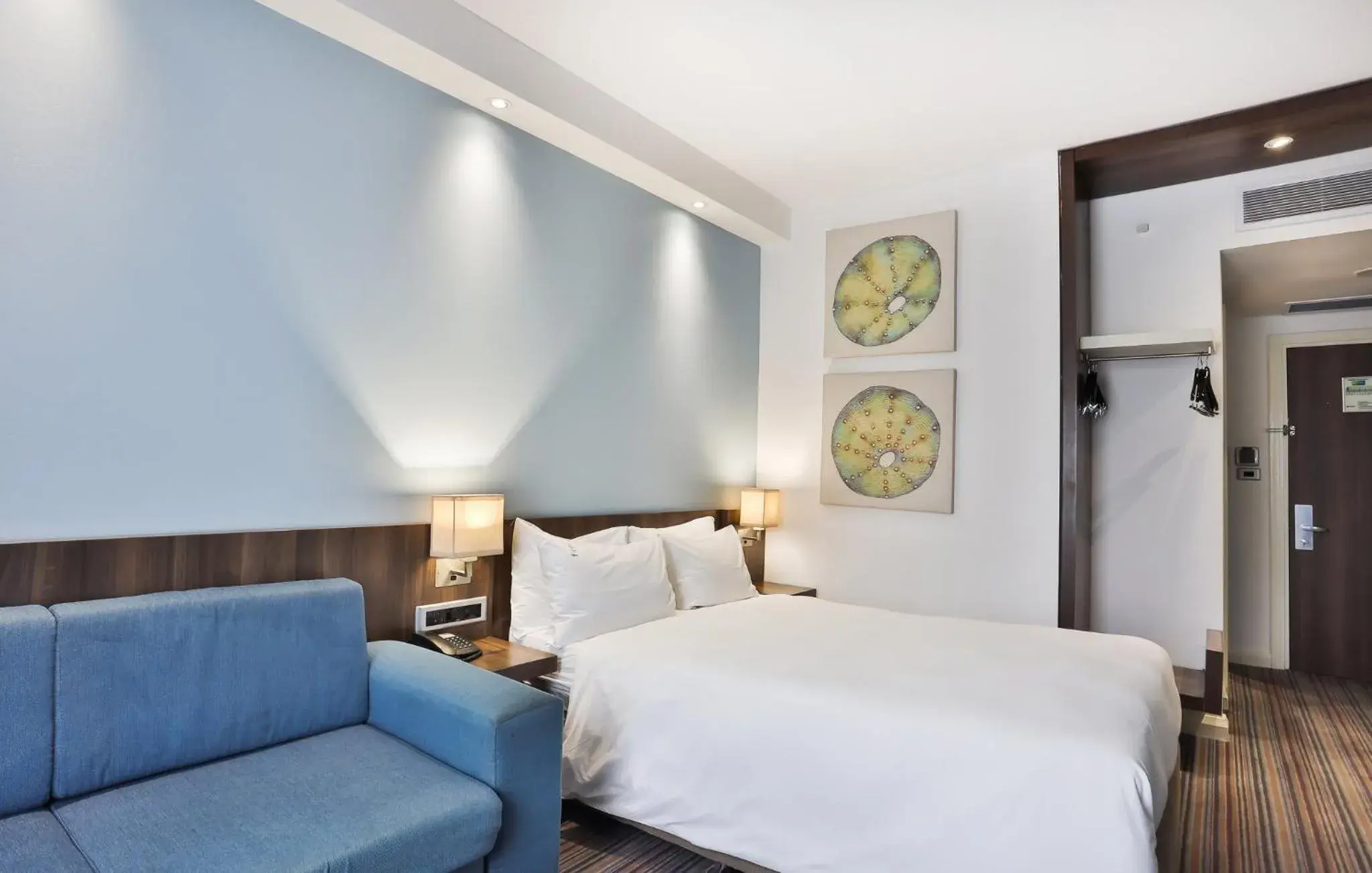 Photo of the whole room, Bed in Holiday Inn Express Durban - Umhlanga by IHG Photo of the whole room, Bed in Holiday Inn Express Durban - Umhlanga by IHG