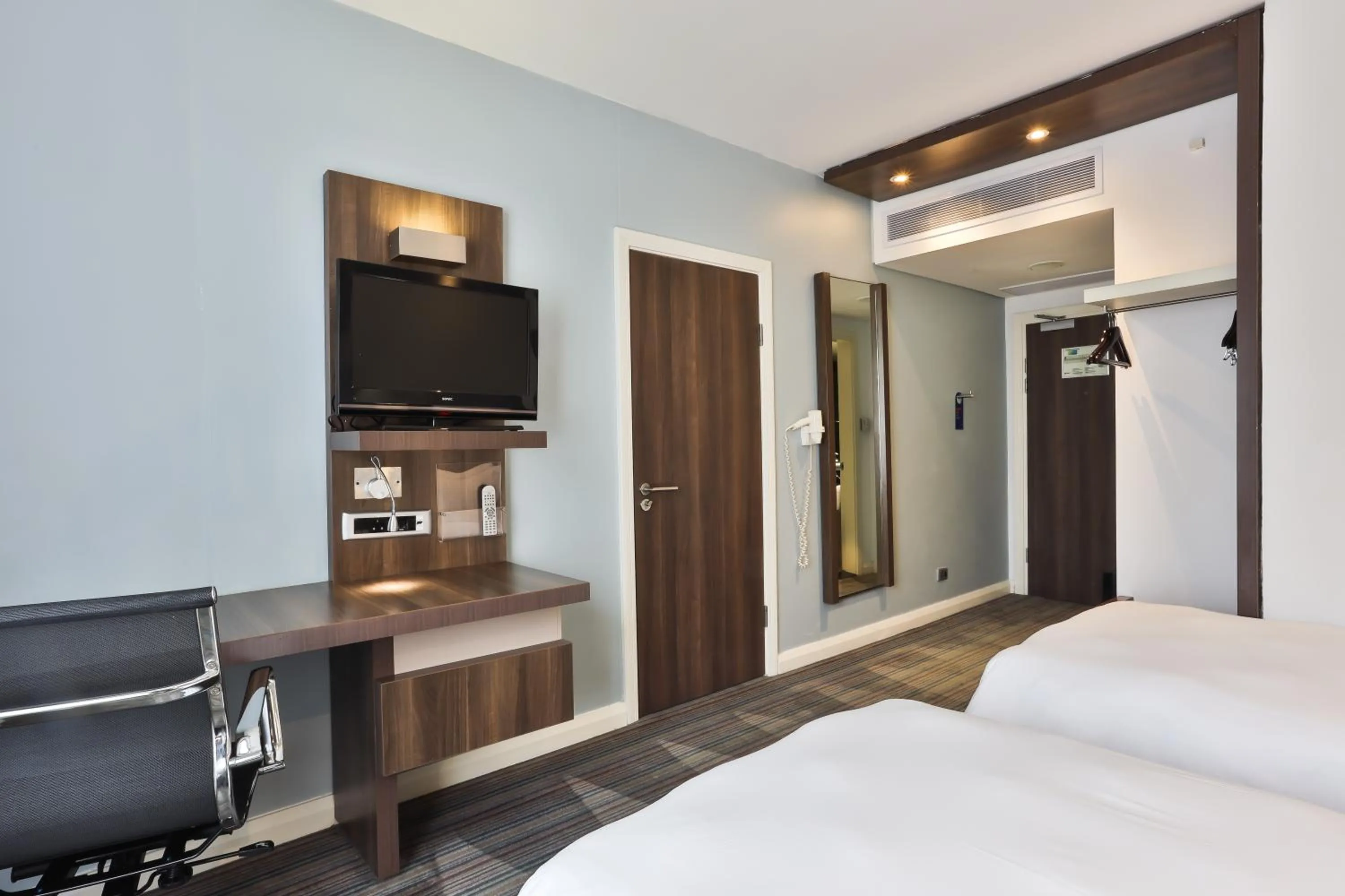 Bedroom, Bed in Holiday Inn Express Durban - Umhlanga by IHG