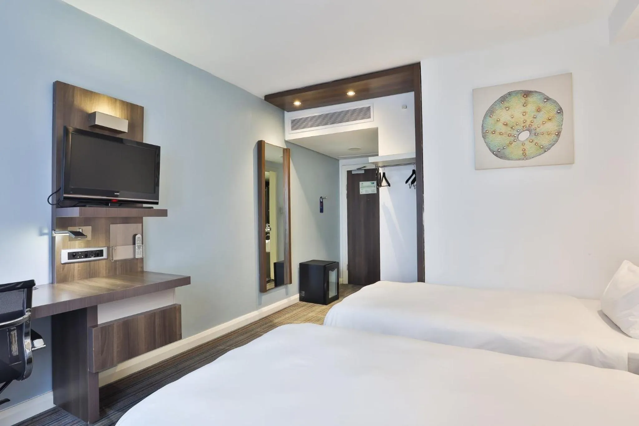 Photo of the whole room, Bed in Holiday Inn Express Durban - Umhlanga by IHG