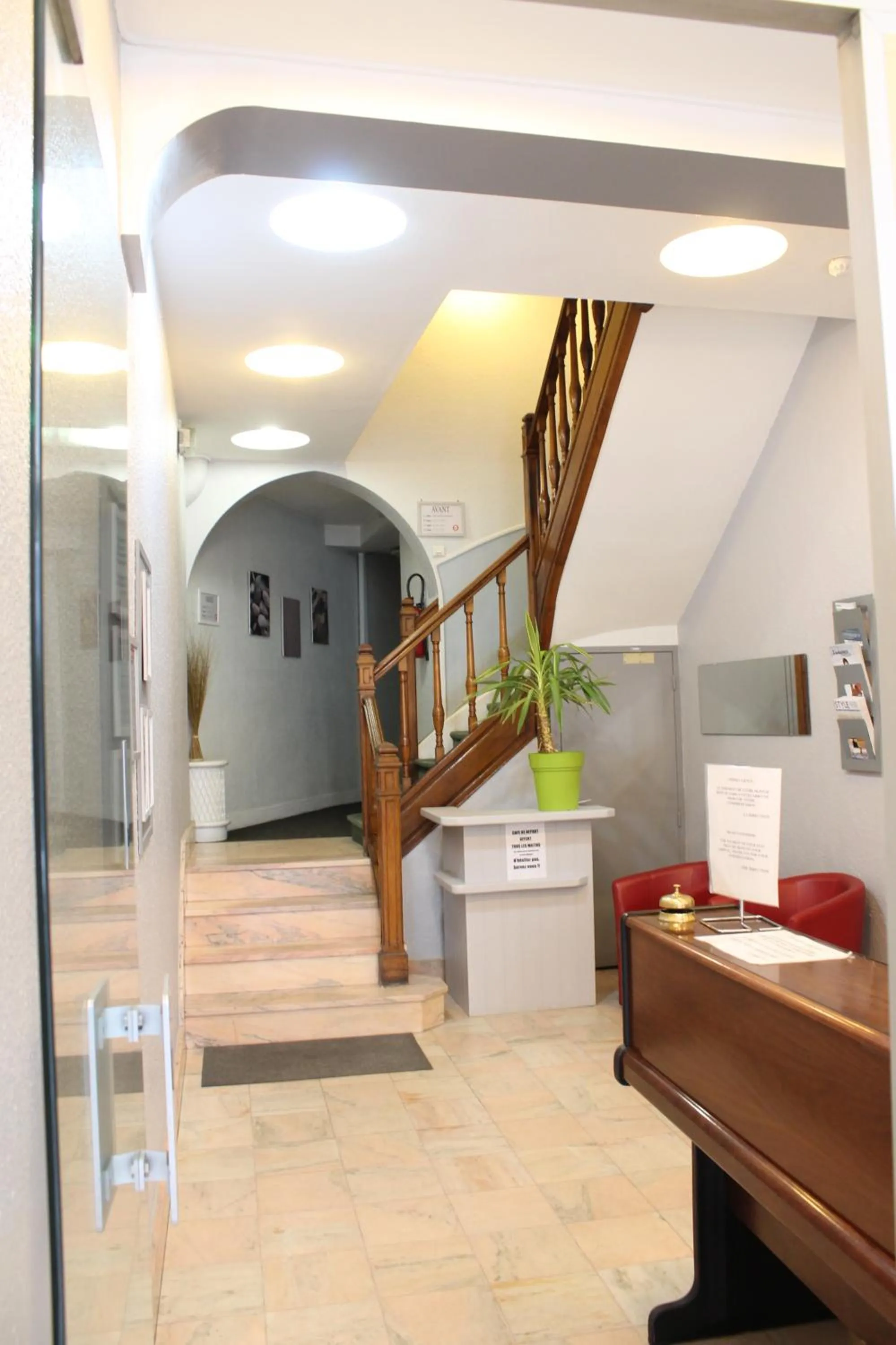 Lobby or reception in Hôtel De Normandie