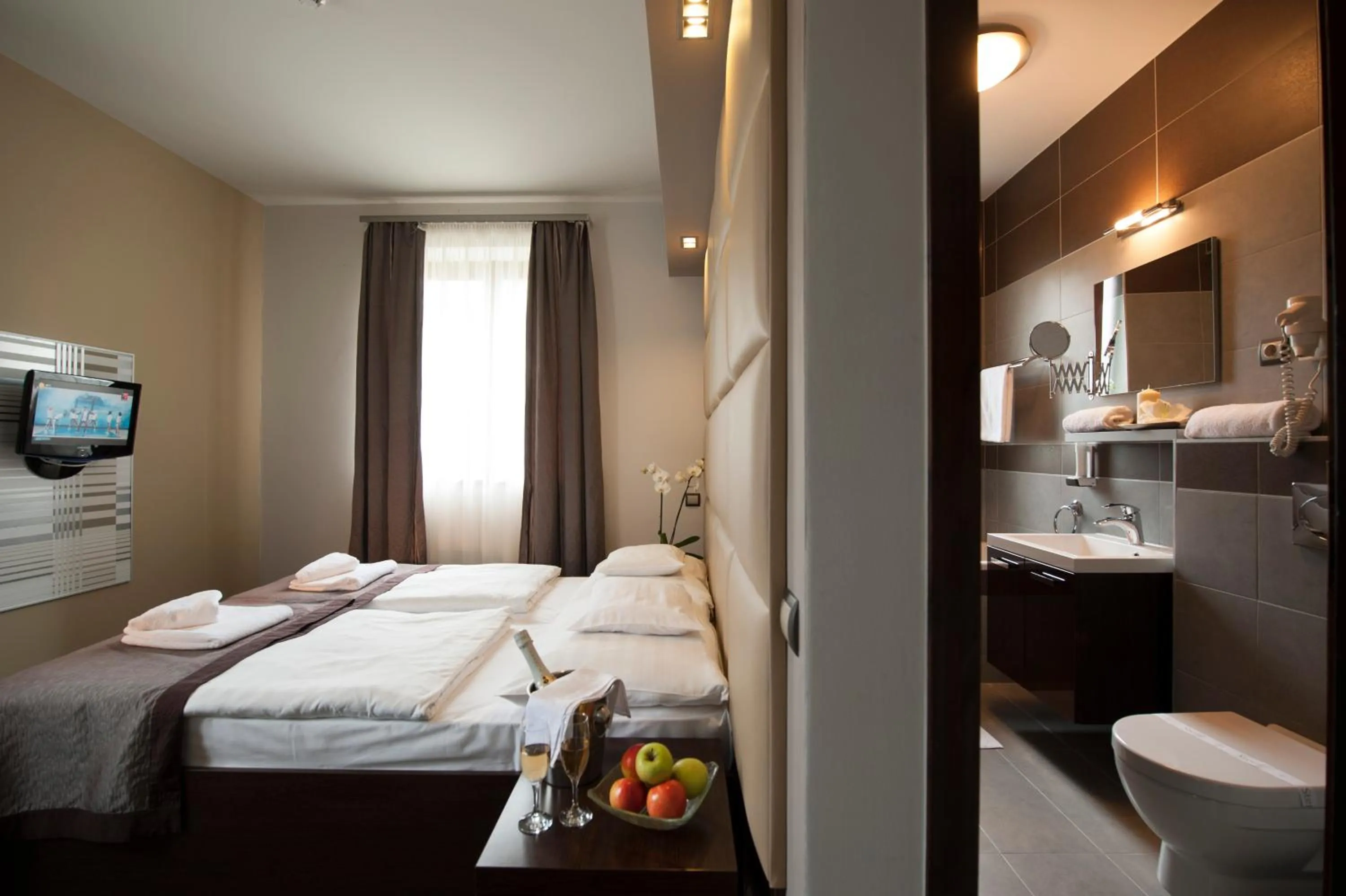 Photo of the whole room, Bed in Hotel Villa Völgy Wellness & Konferencia