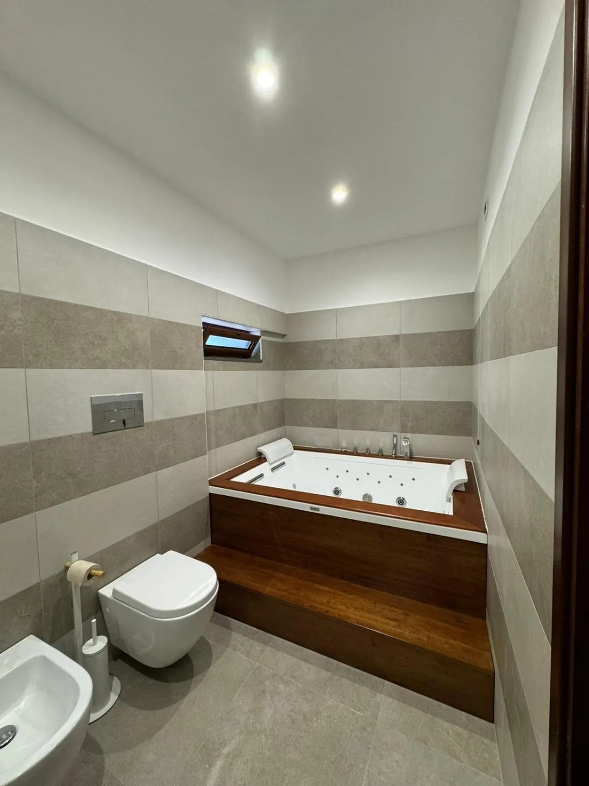 Hot Tub in Petit Hotel