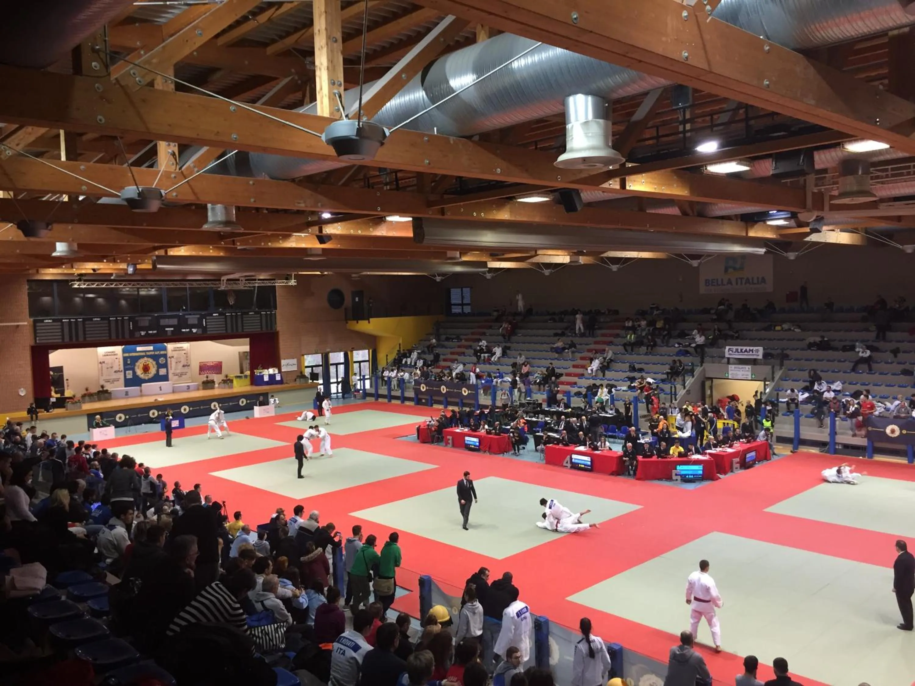 People in Bella Italia Sport Village