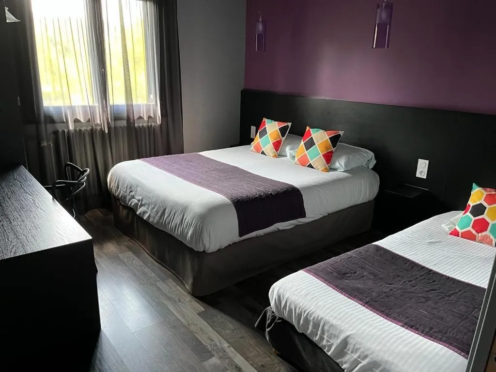 Bed in Hôtel Logis Restaurant La Fontaine