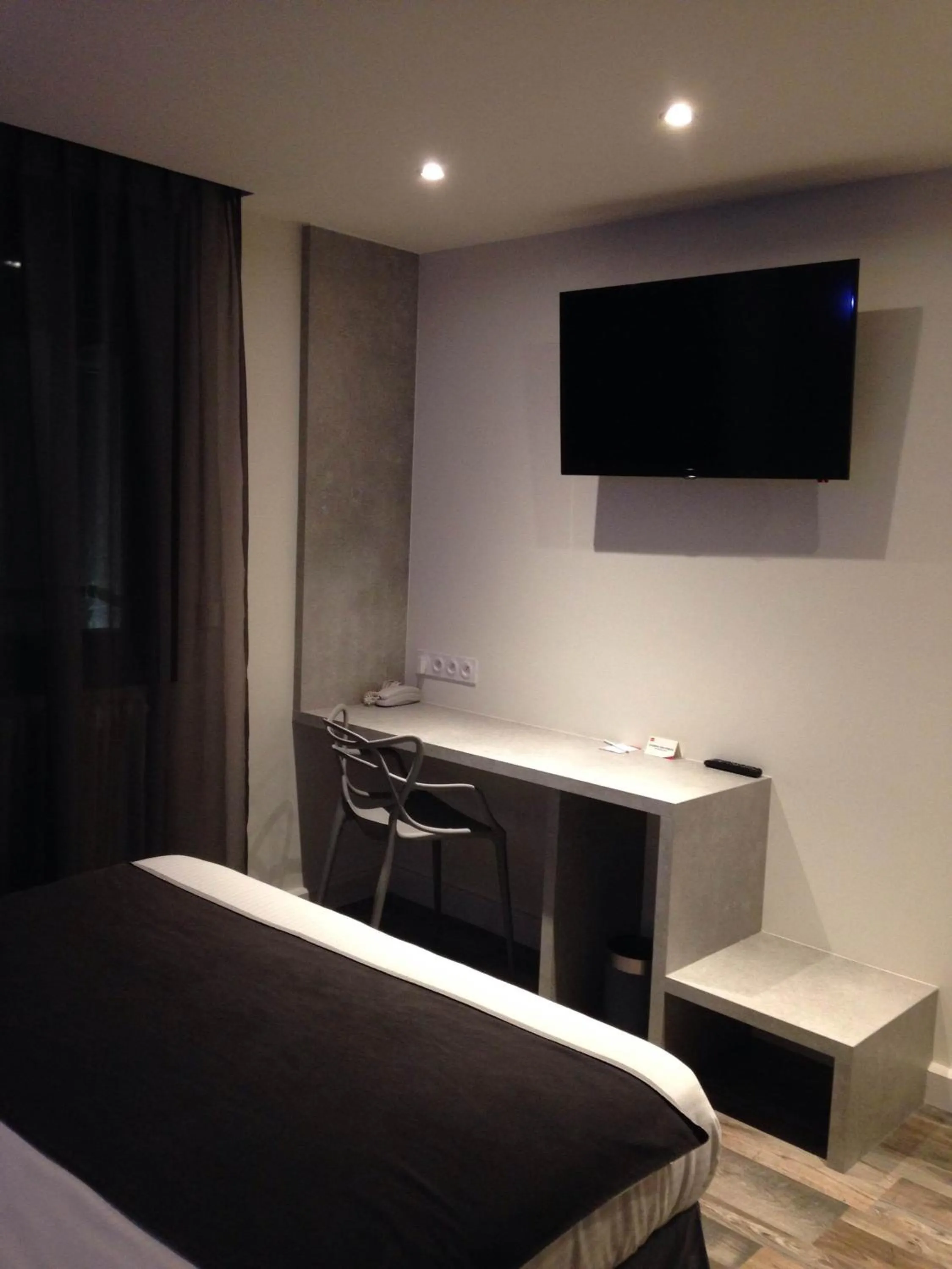 Seating area in Hôtel Logis Restaurant La Fontaine