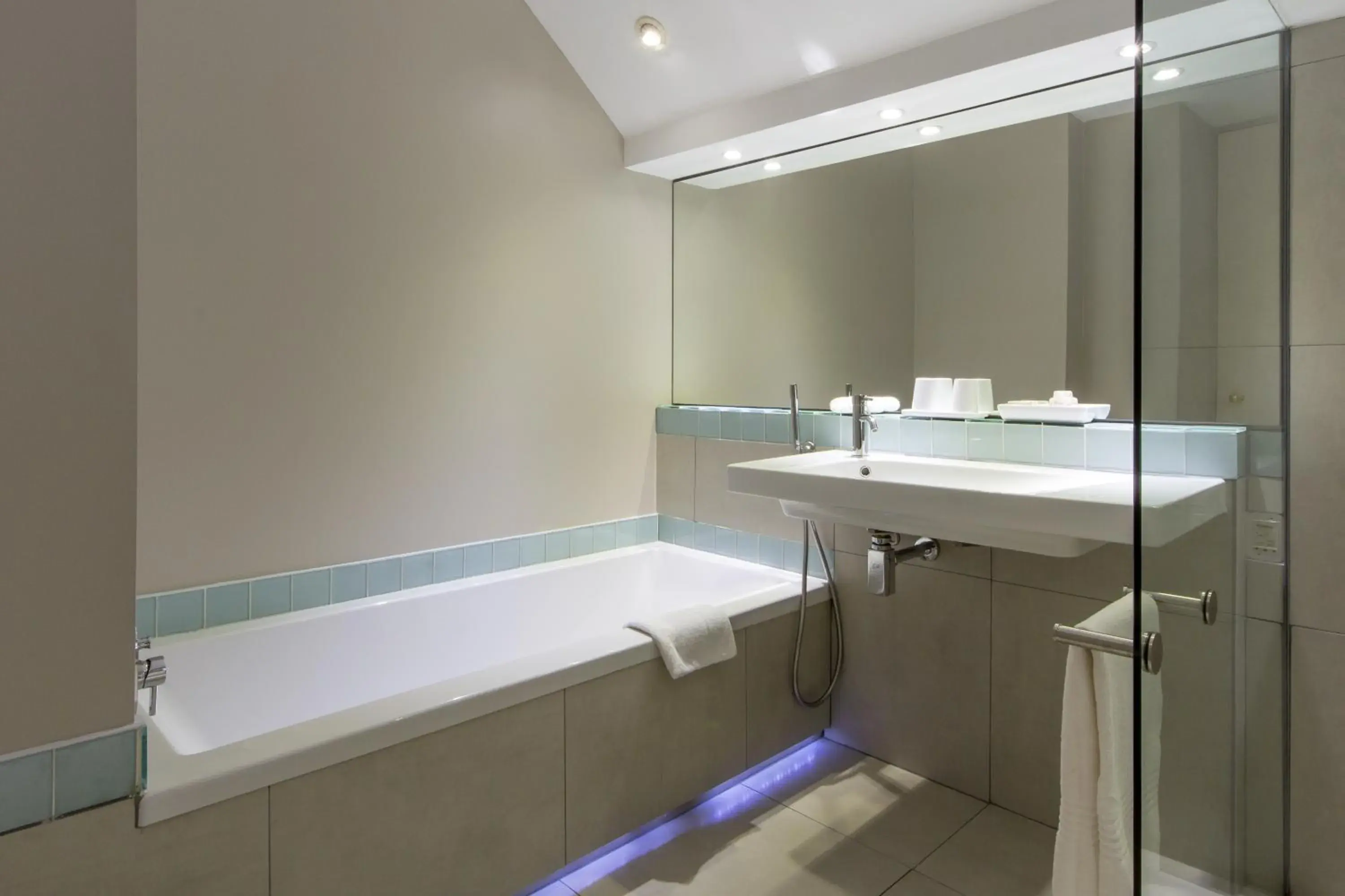 Bathroom in Quarry Lake Inn Bathroom in Quarry Lake Inn