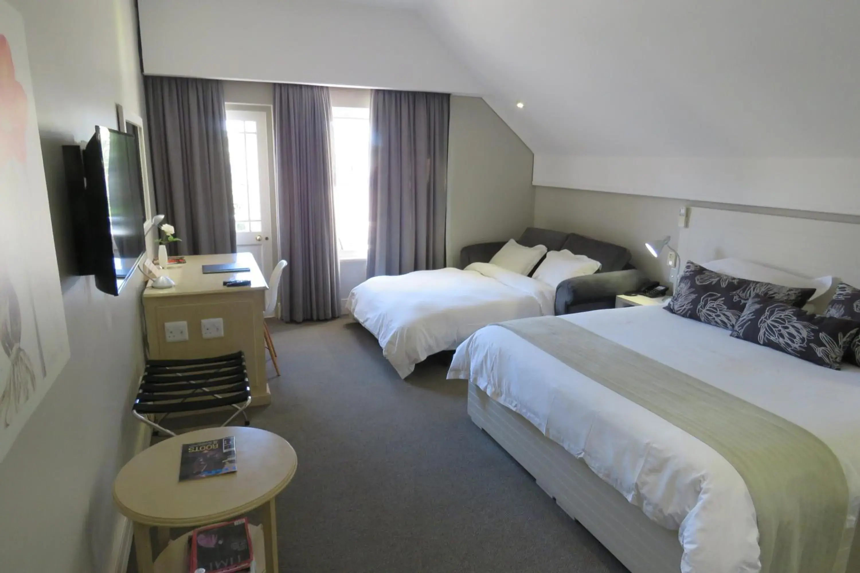 Bed in Quarry Lake Inn Bed in Quarry Lake Inn