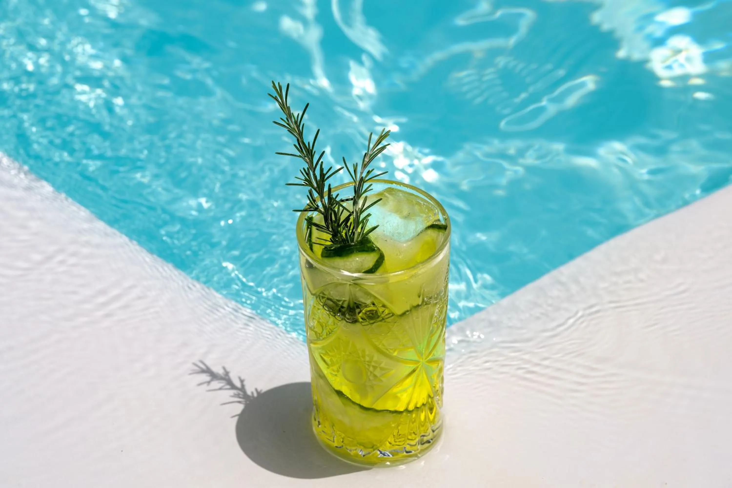 Restaurant/places to eat in Nissia Beach Apartments & Suites