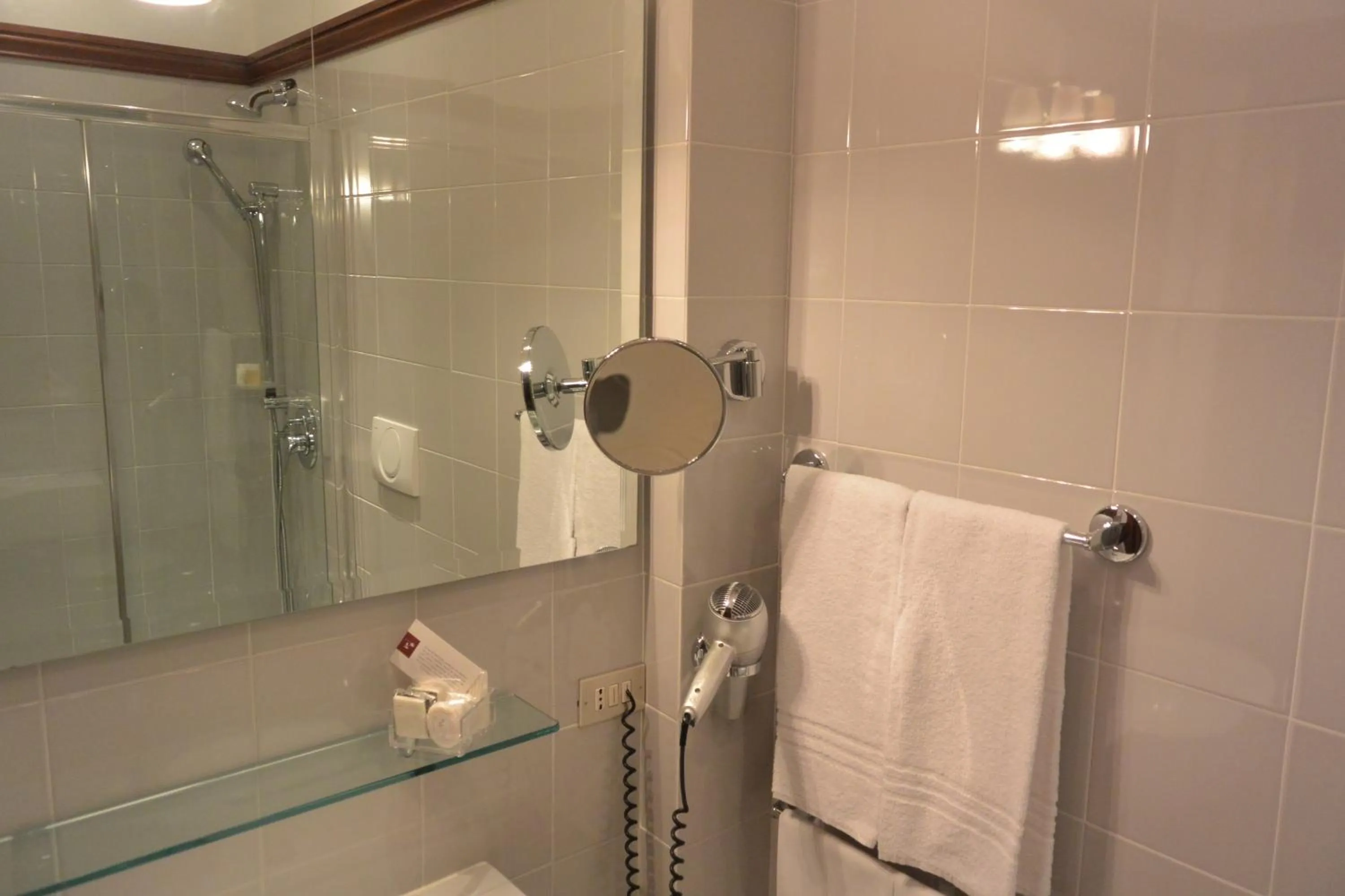 Bathroom in Hotel Gran Duca Di York