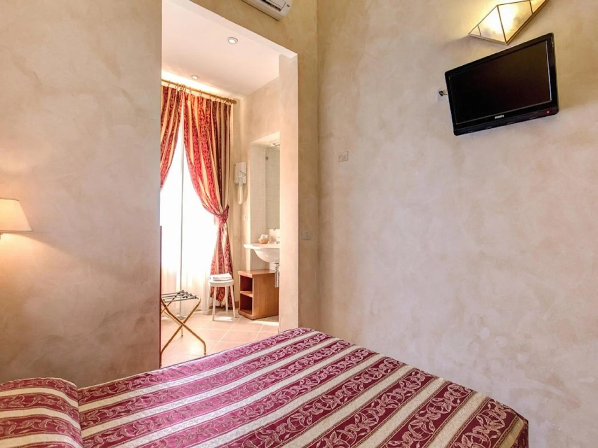 TV and multimedia, Bed in Hotel Labelle