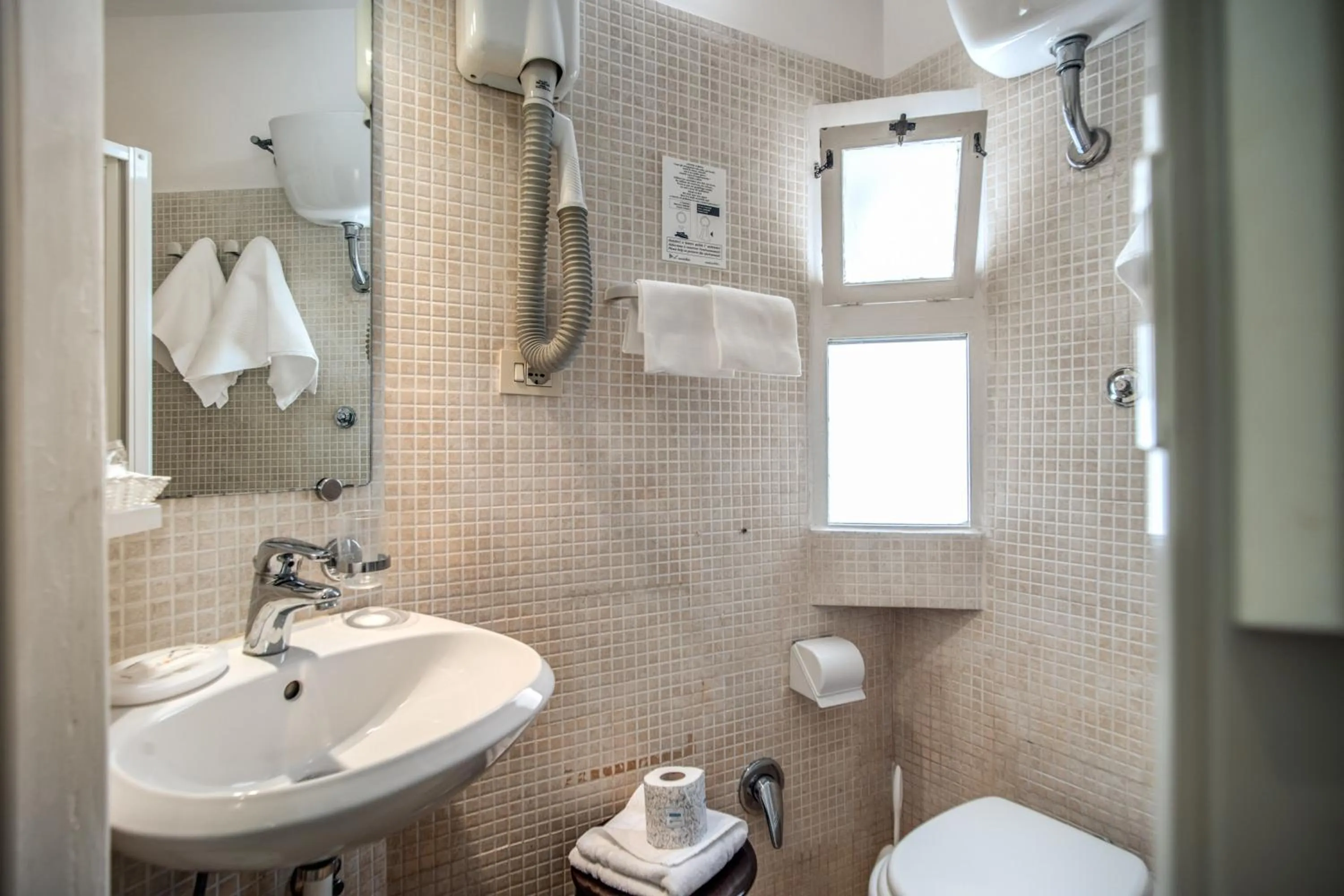 Toilet in Hotel Labelle