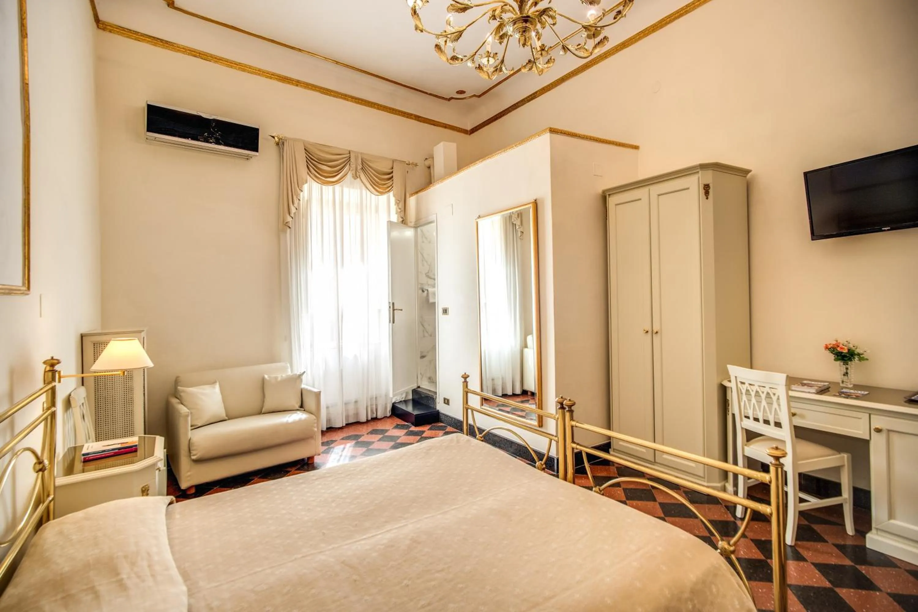 Bedroom, Bed in Hotel Labelle