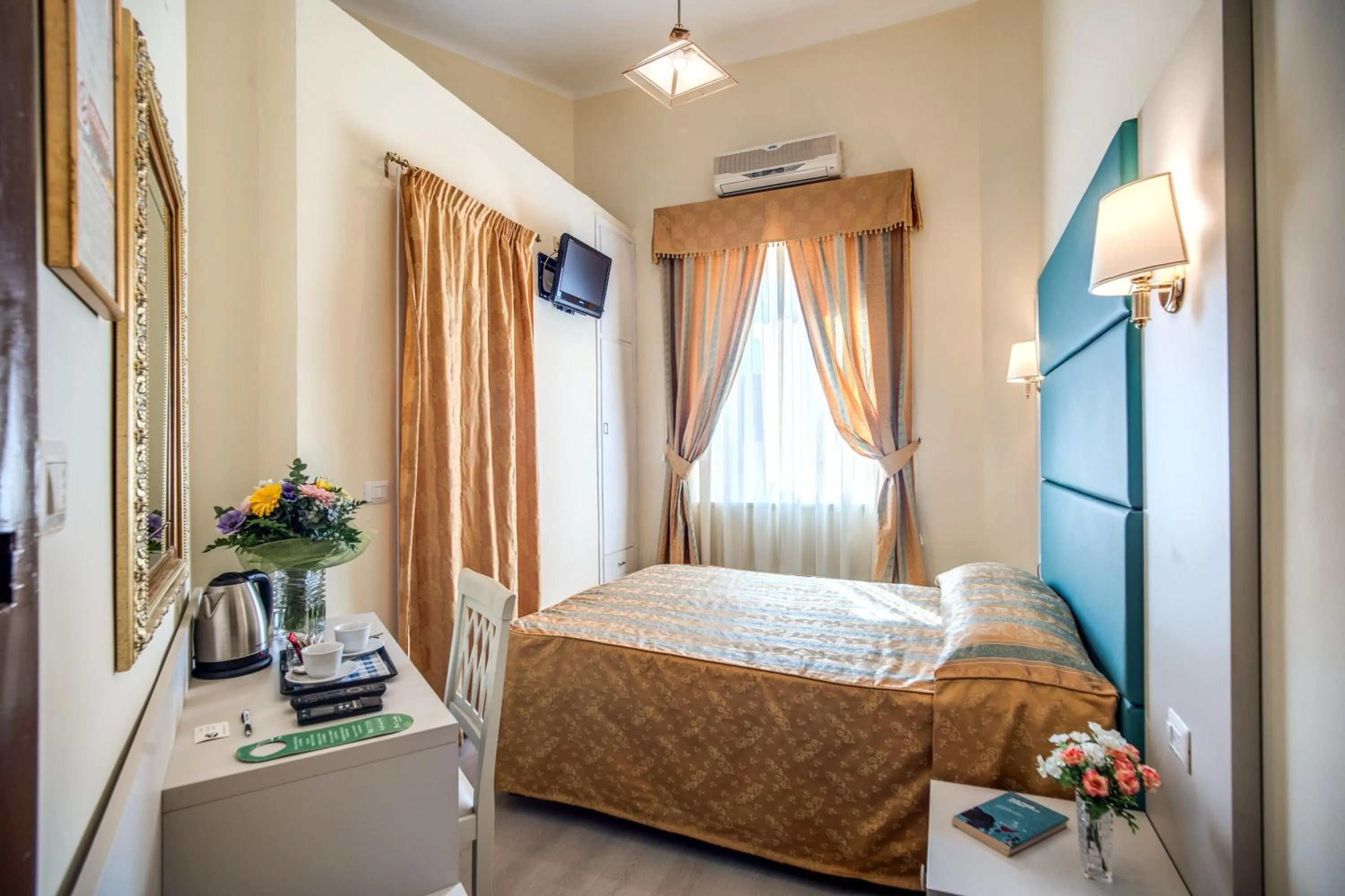 Bed in Hotel Labelle