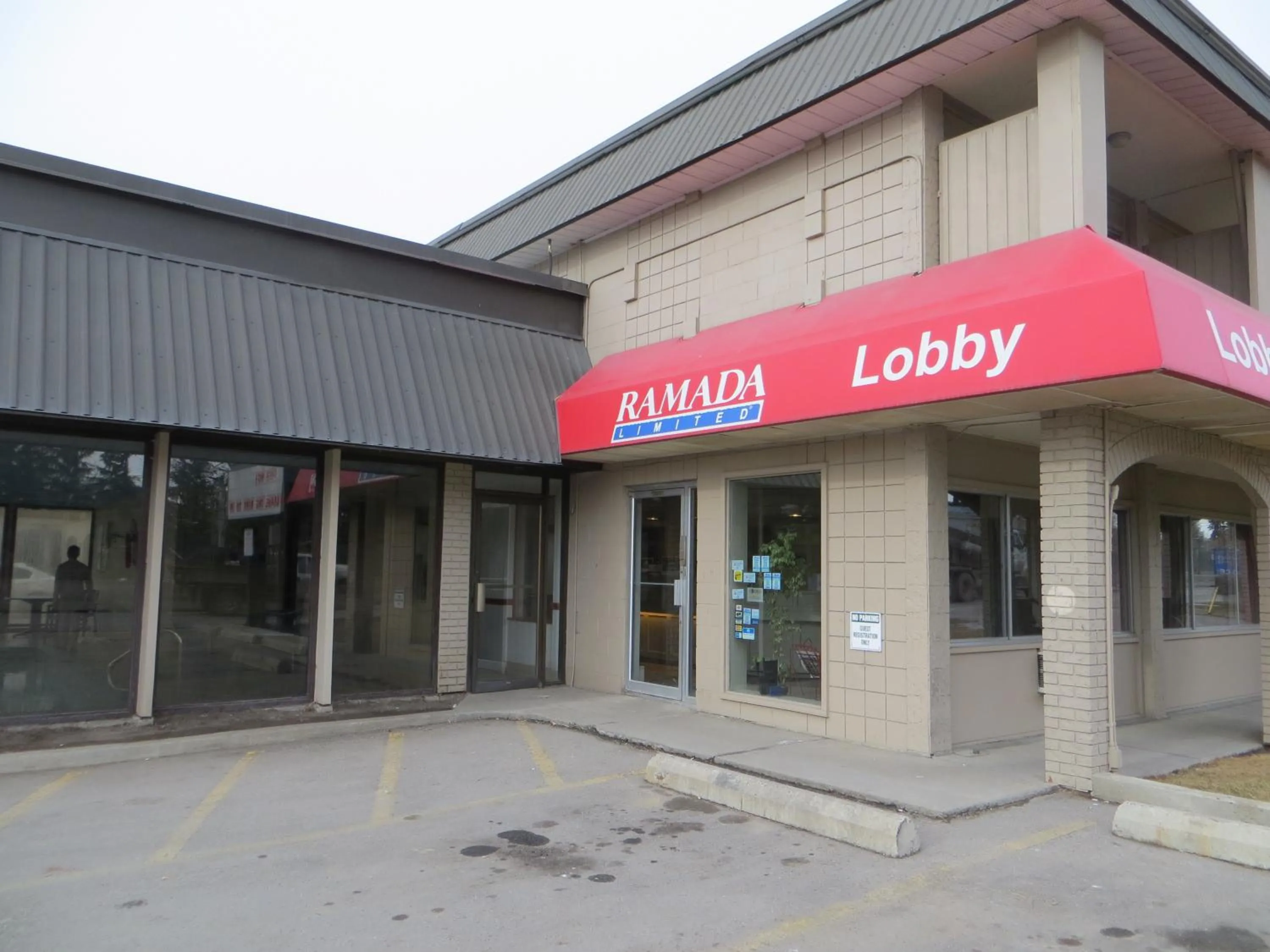 Facade/entrance, Property Building in Ramada Limited Calgary